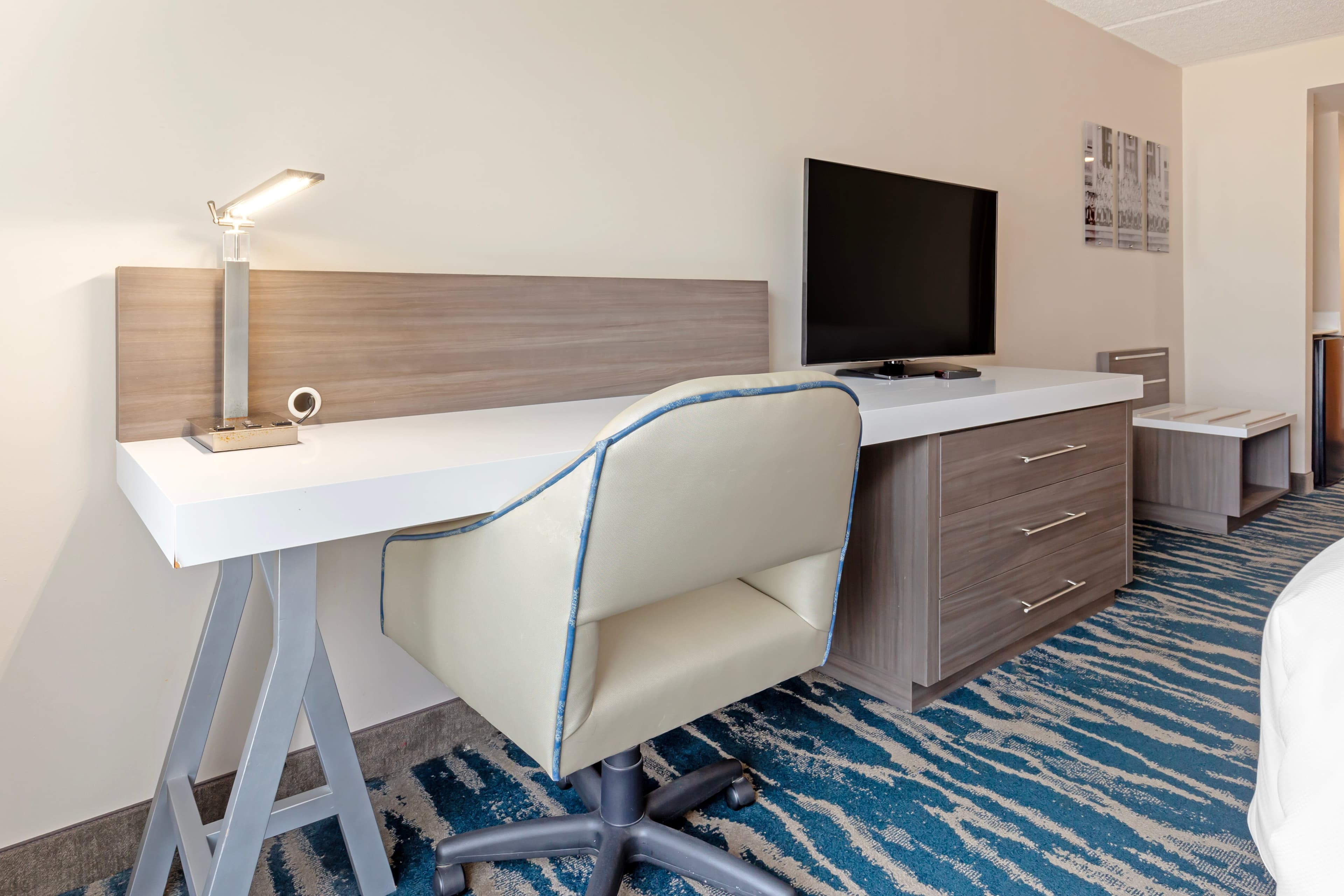 Comfort Inn & Suites Greenville Near East Carolina University — 8