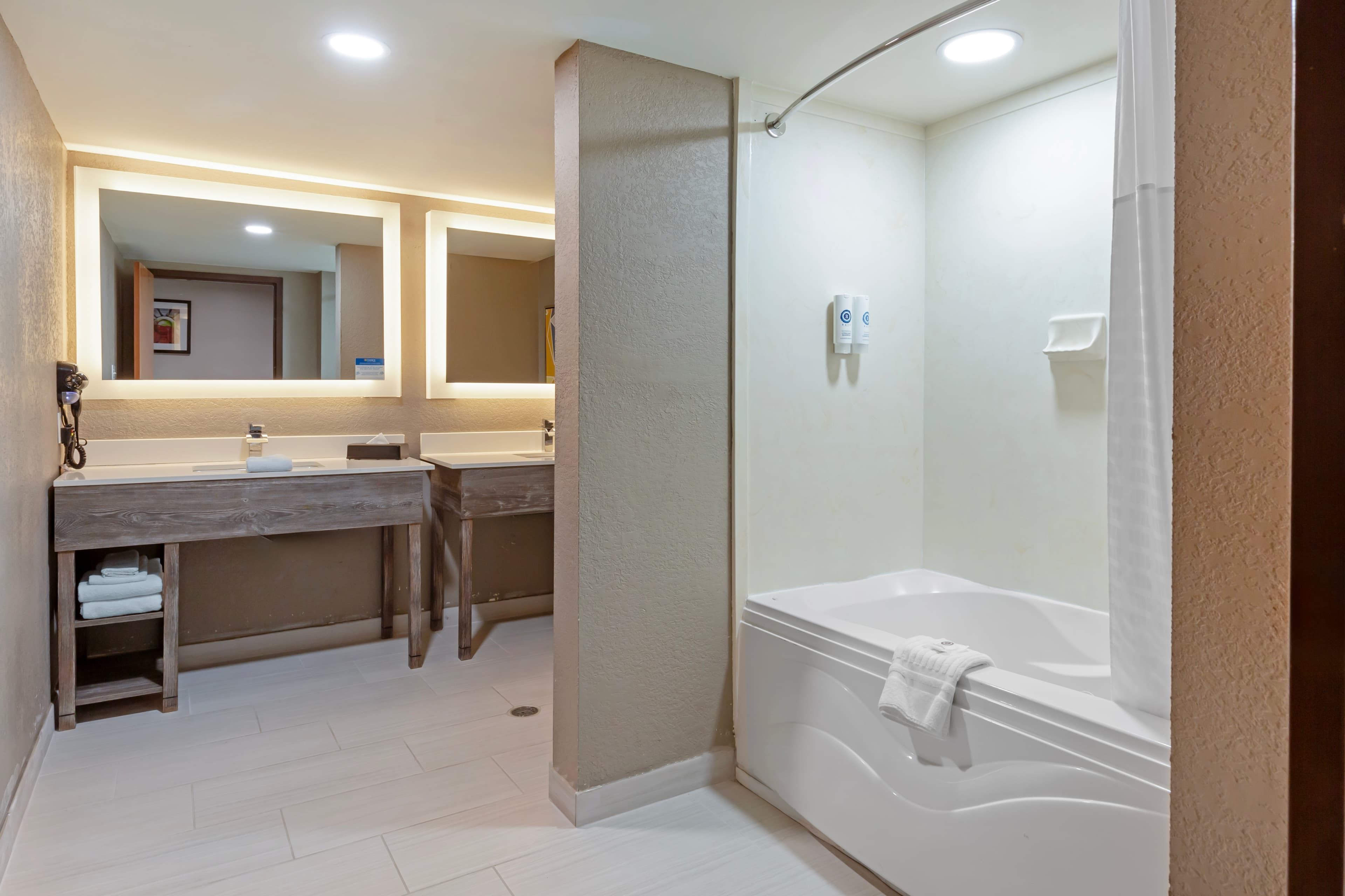 Comfort Inn & Suites Greenville Near East Carolina University — 28