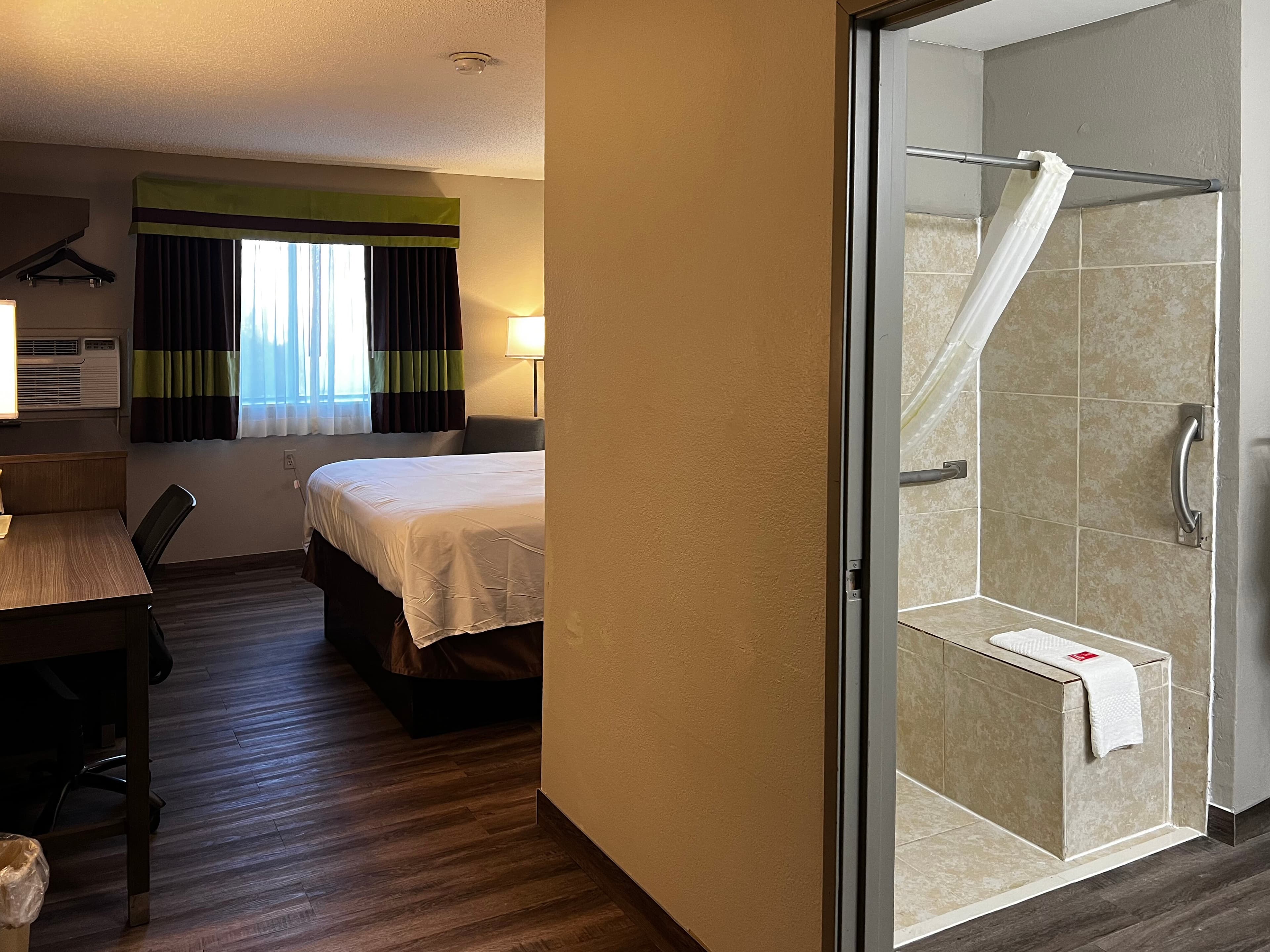 Econo Lodge Spring Lake near Fort Bragg — 8