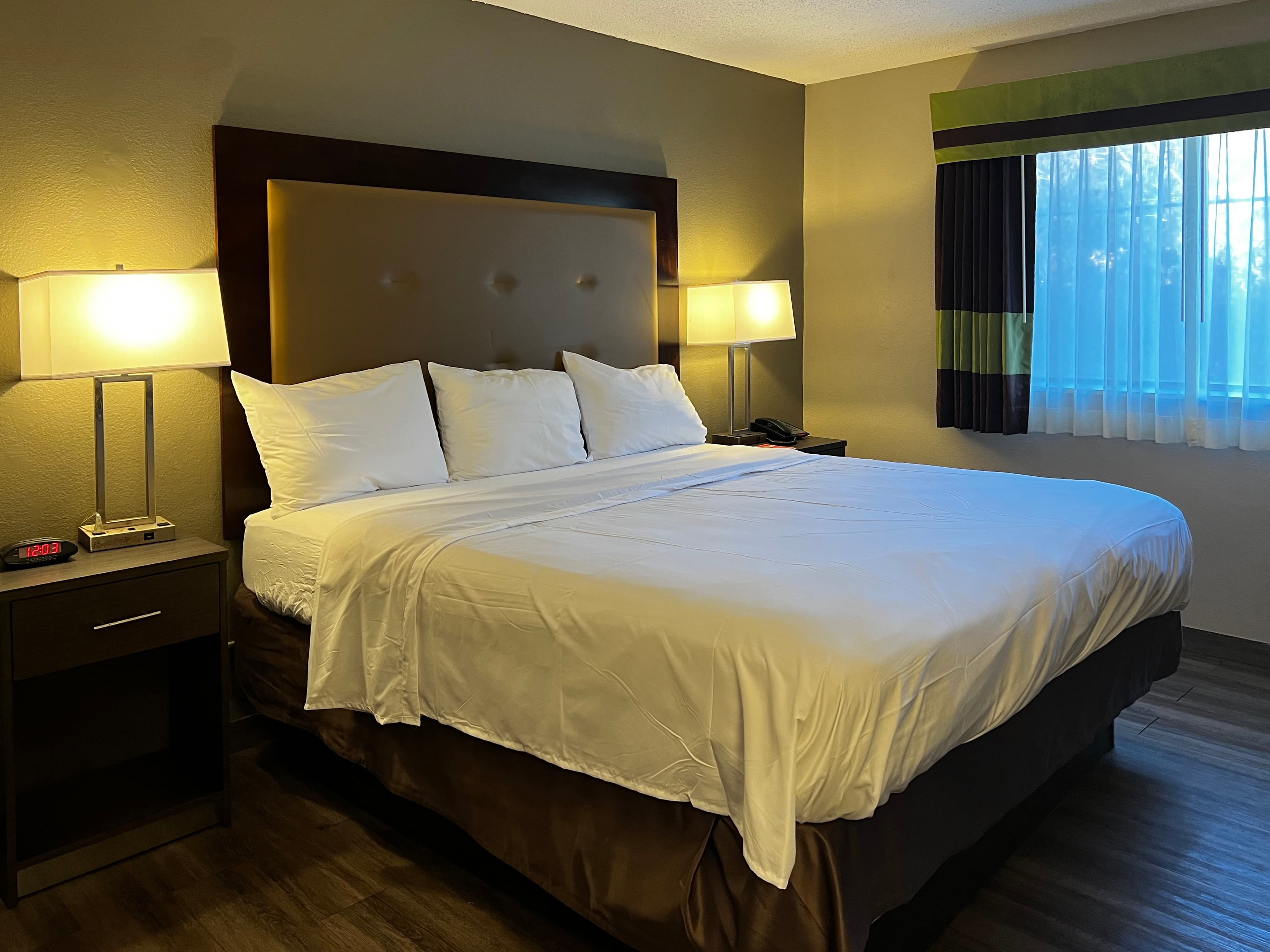 Econo Lodge Spring Lake near Fort Bragg — 11