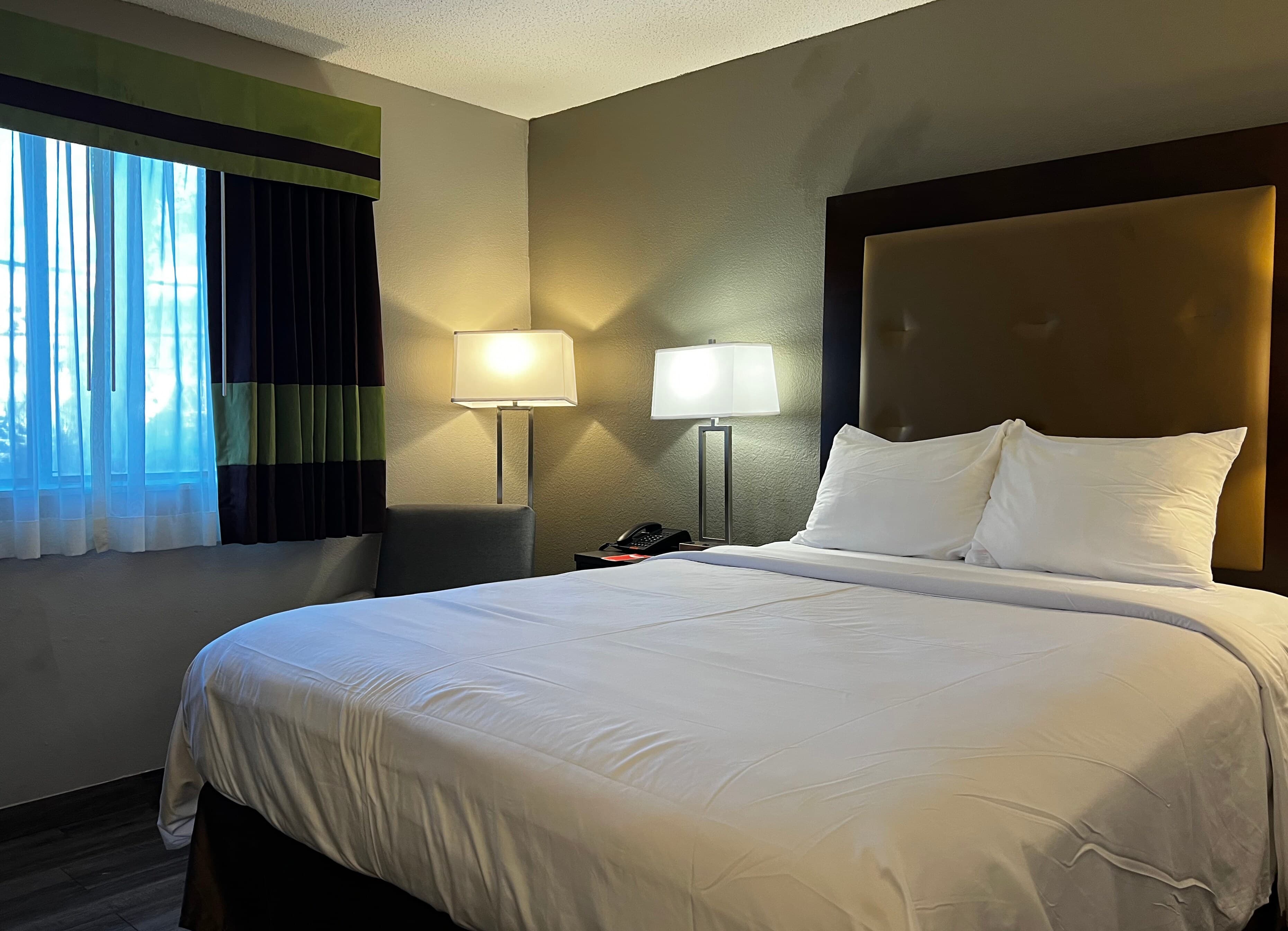 Econo Lodge Spring Lake near Fort Bragg — 13