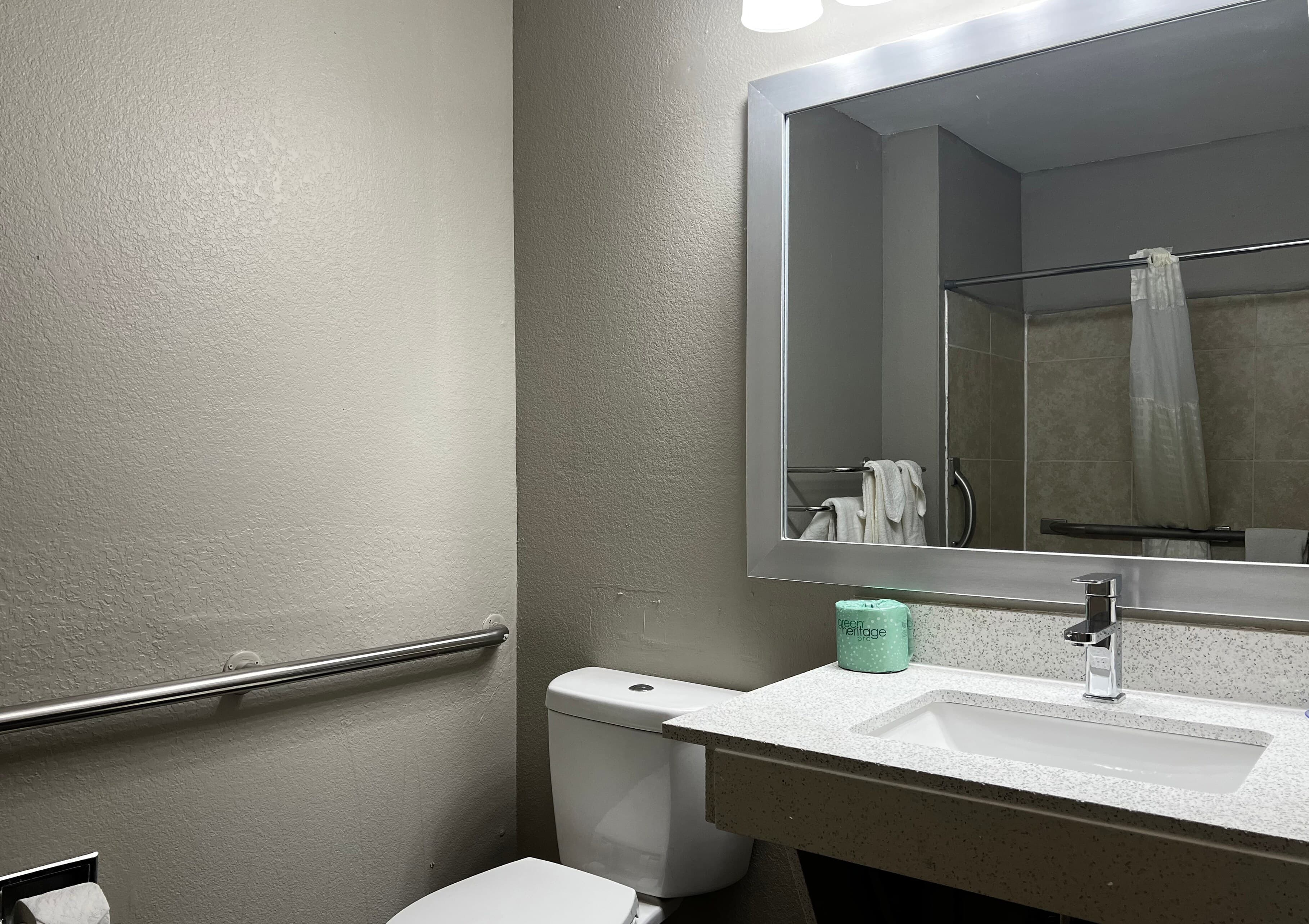 Econo Lodge Spring Lake near Fort Bragg — 7