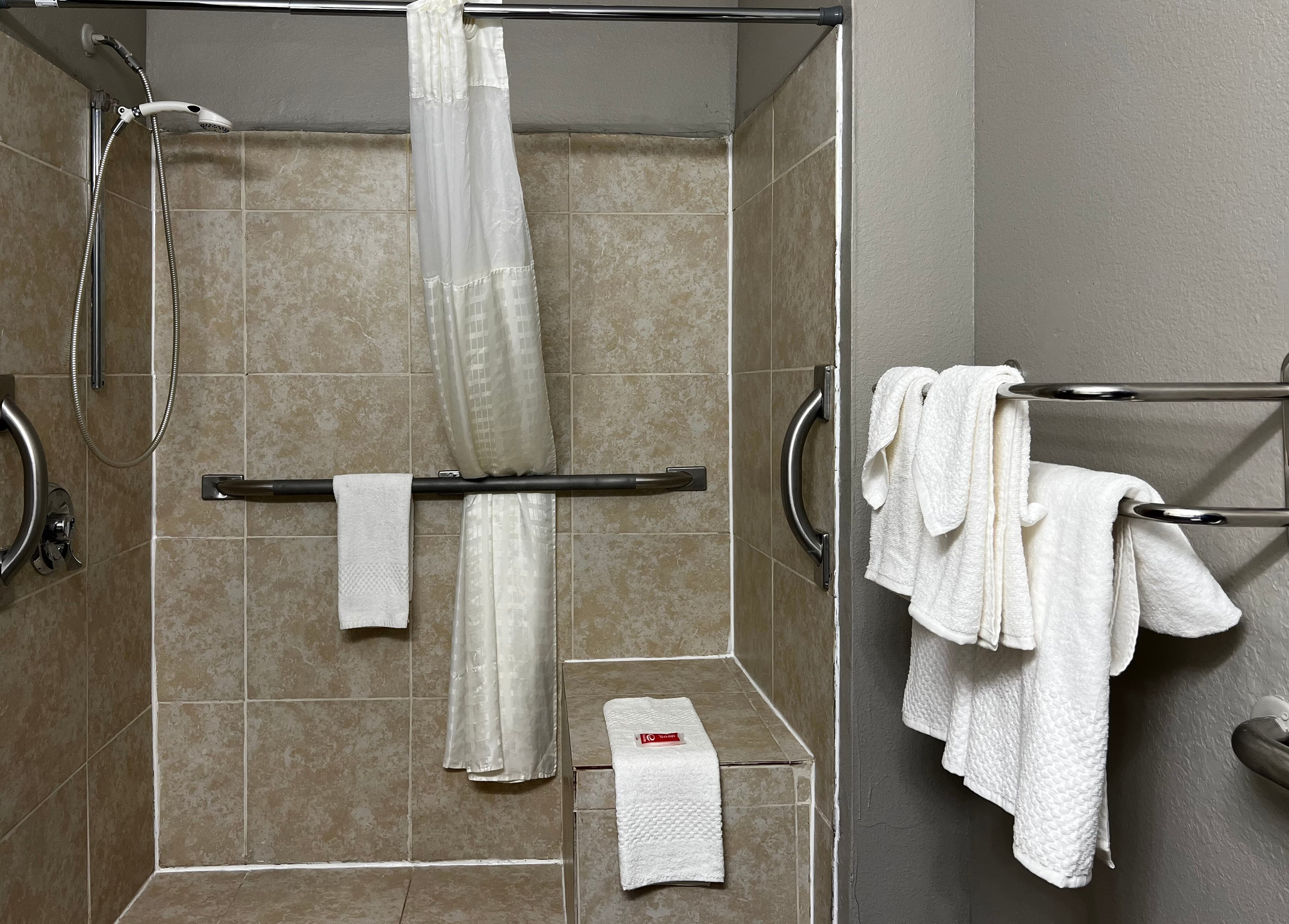 Econo Lodge Spring Lake near Fort Bragg — 9