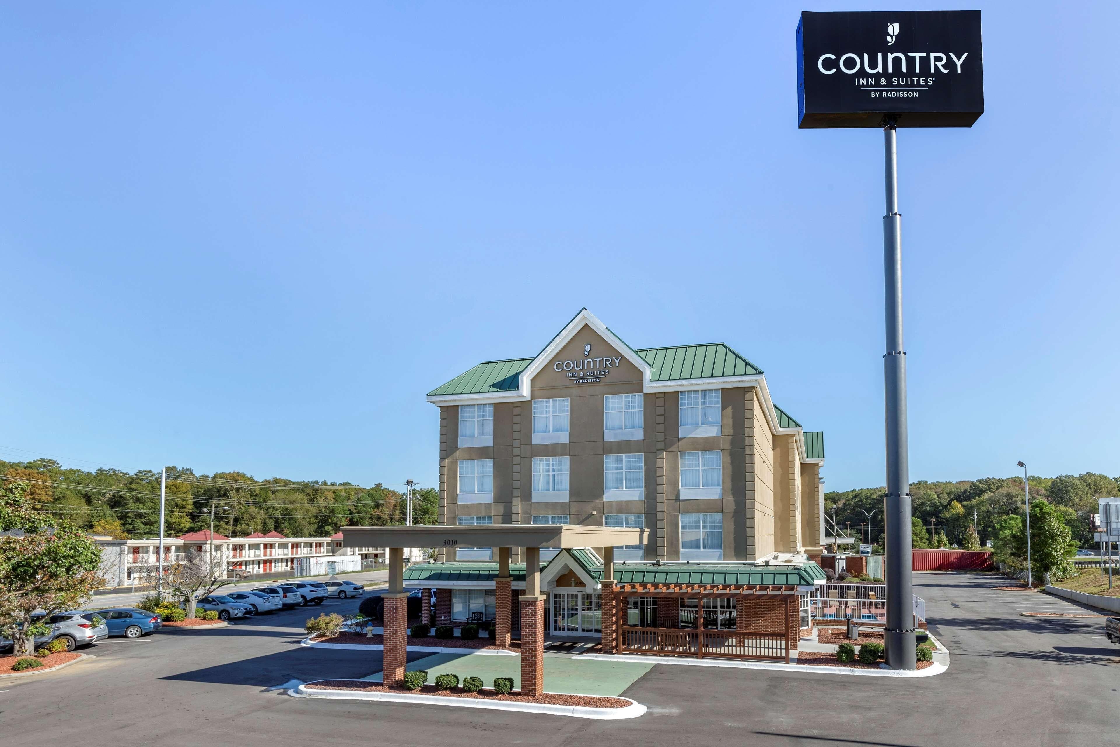 Country Inn & Suites by Radisson, Lumberton, NC - Image 1