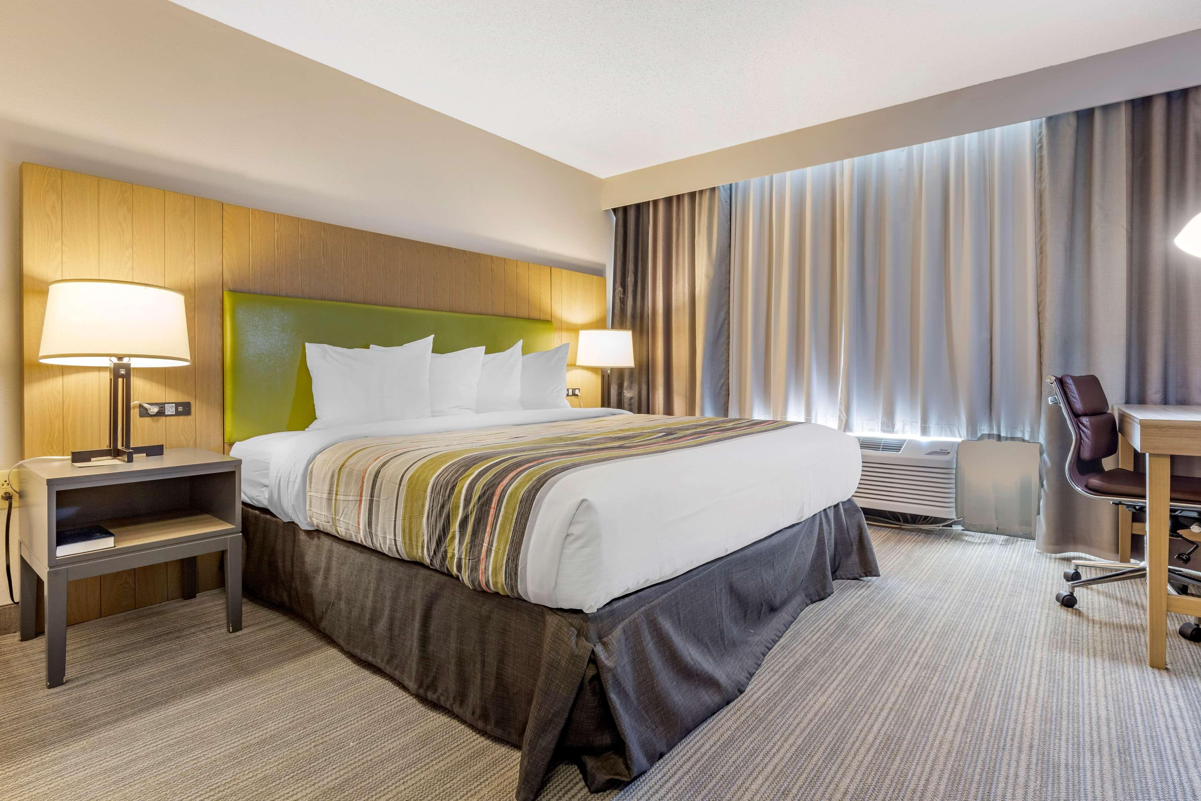 Country Inn & Suites by Radisson, Lumberton, NC - Image 2