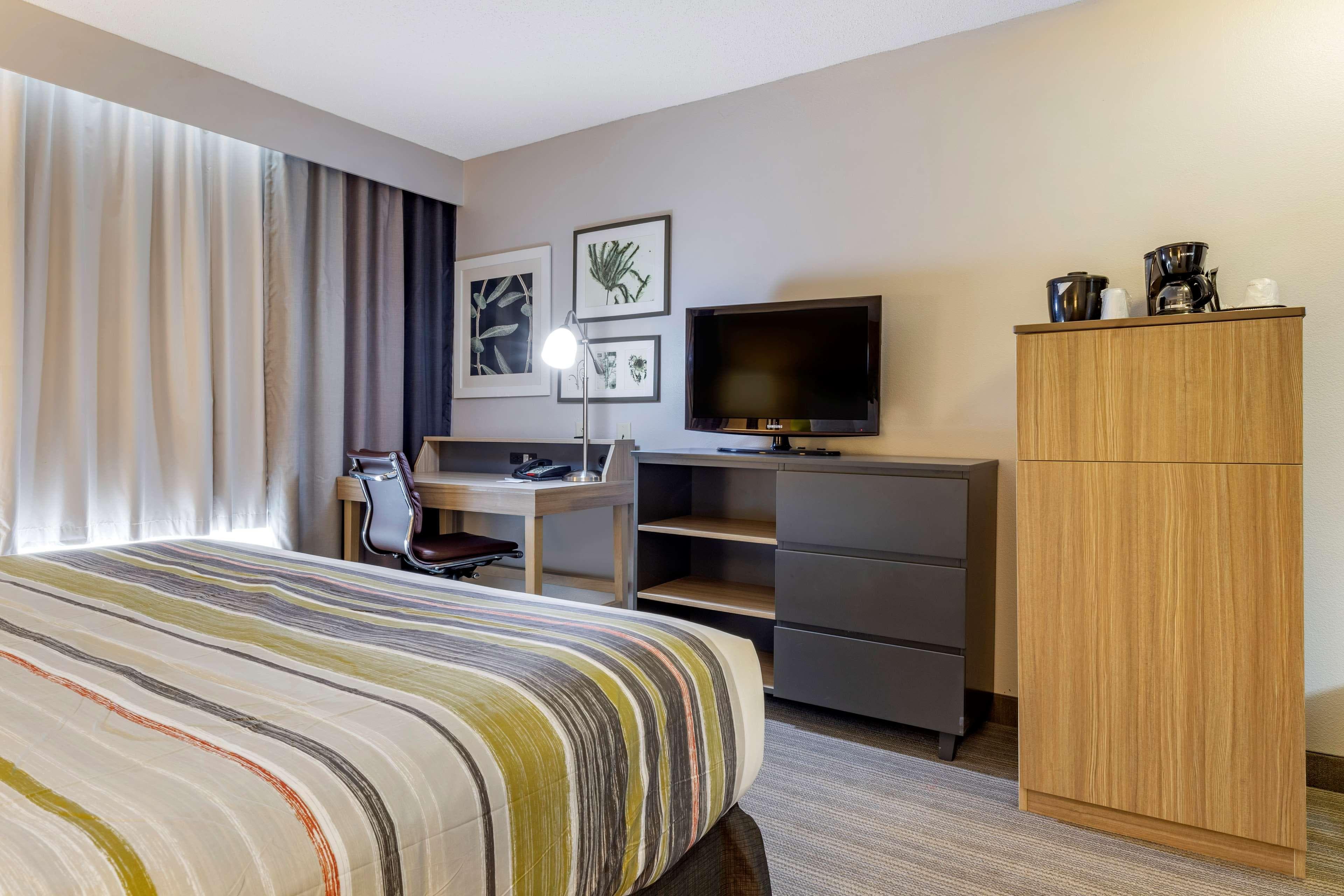Country Inn & Suites by Radisson, Lumberton, NC - Image 3