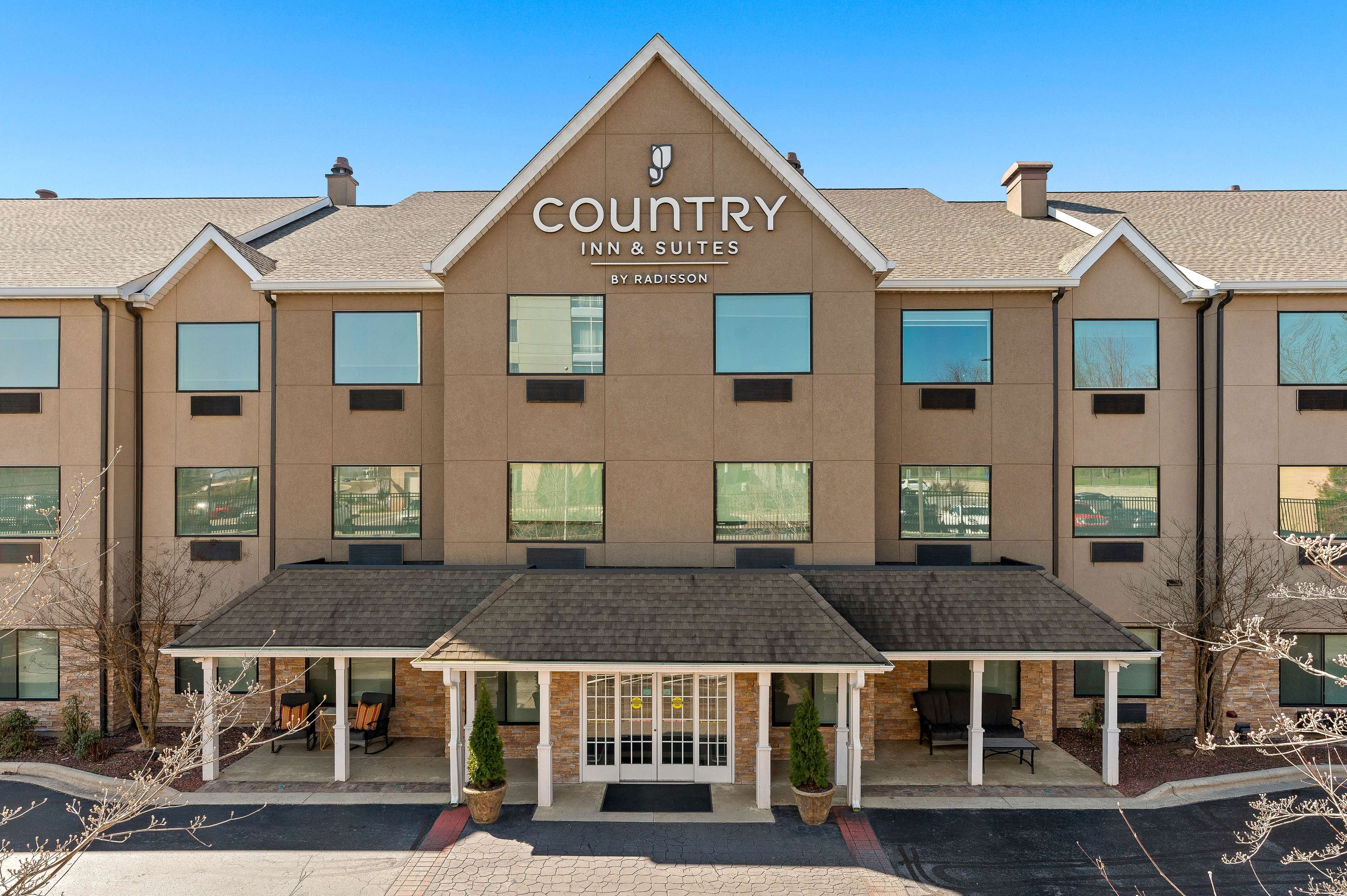 Country Inn & Suites by Radisson, Asheville - Outlet Mall - Image 1