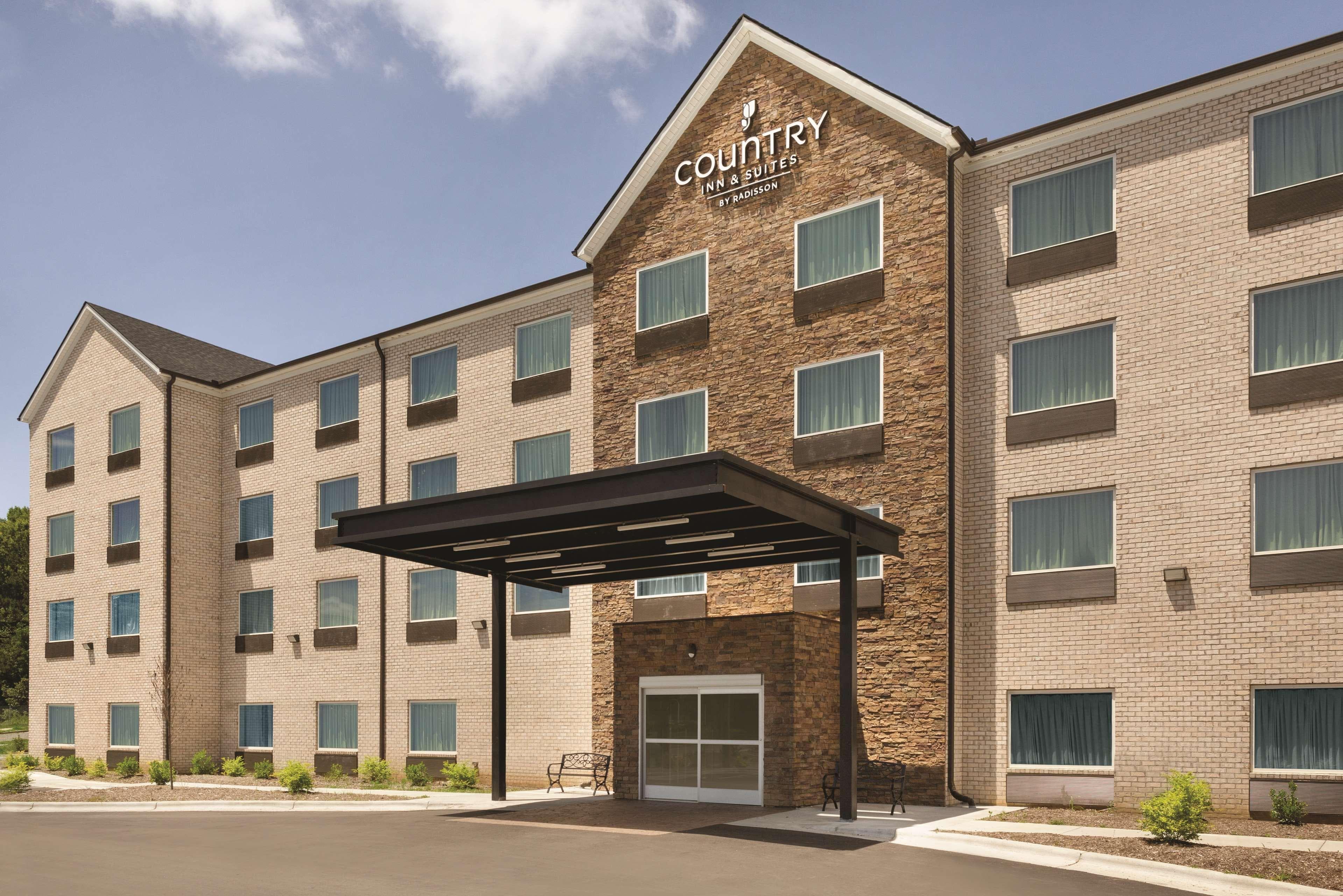 Country Inn & Suites by Radisson, Greensboro, NC - Image 1