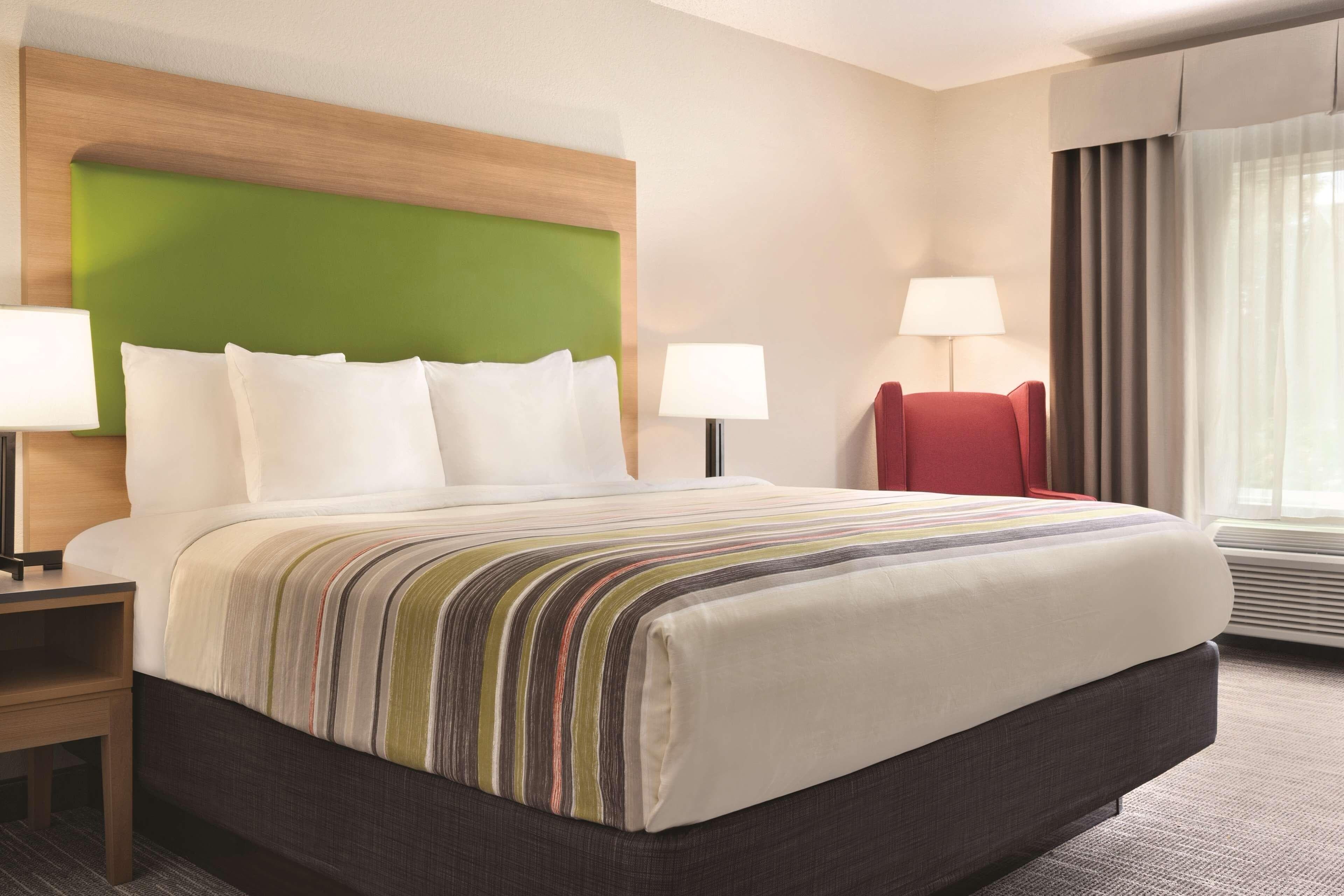 Country Inn & Suites by Radisson, Greensboro, NC - Image 2