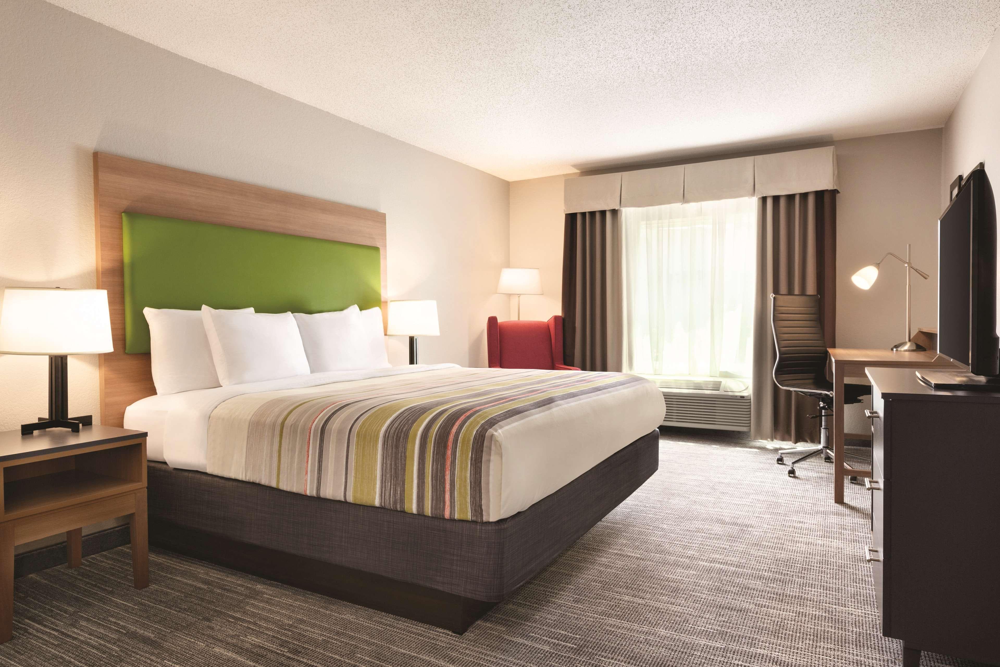 Country Inn & Suites by Radisson, Greensboro, NC - Image 3