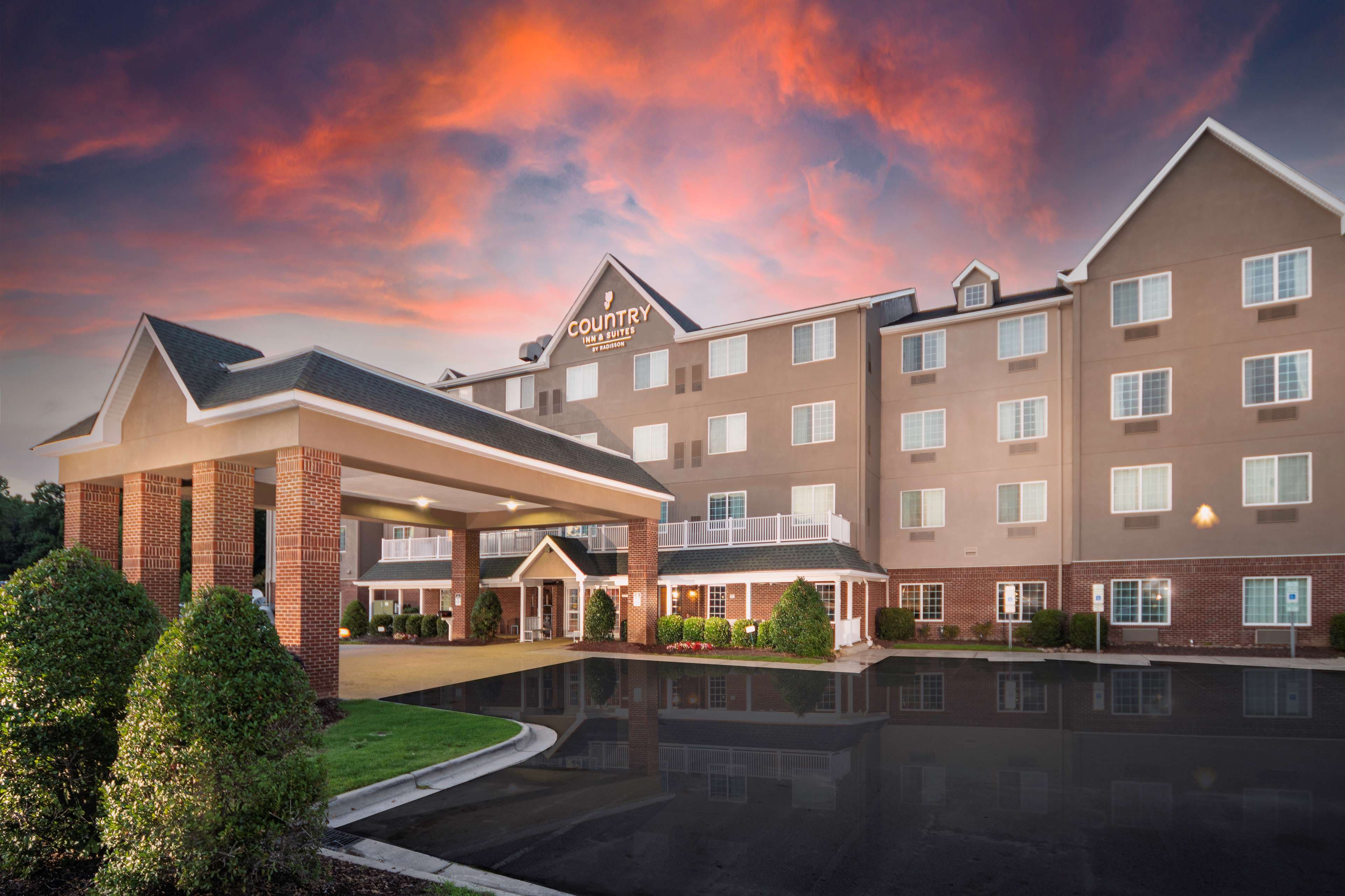 Country Inn & Suites by Radisson, Rocky Mount, NC - Image 1
