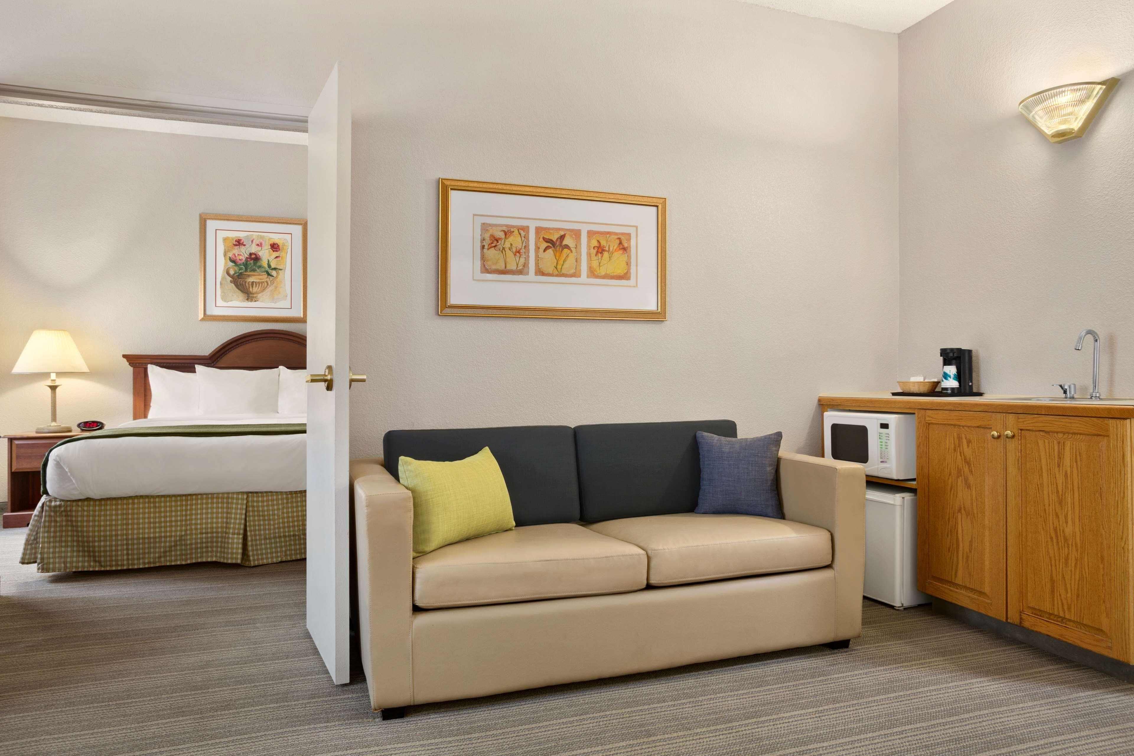 Country Inn & Suites by Radisson, Charlotte University Place, NC — 6