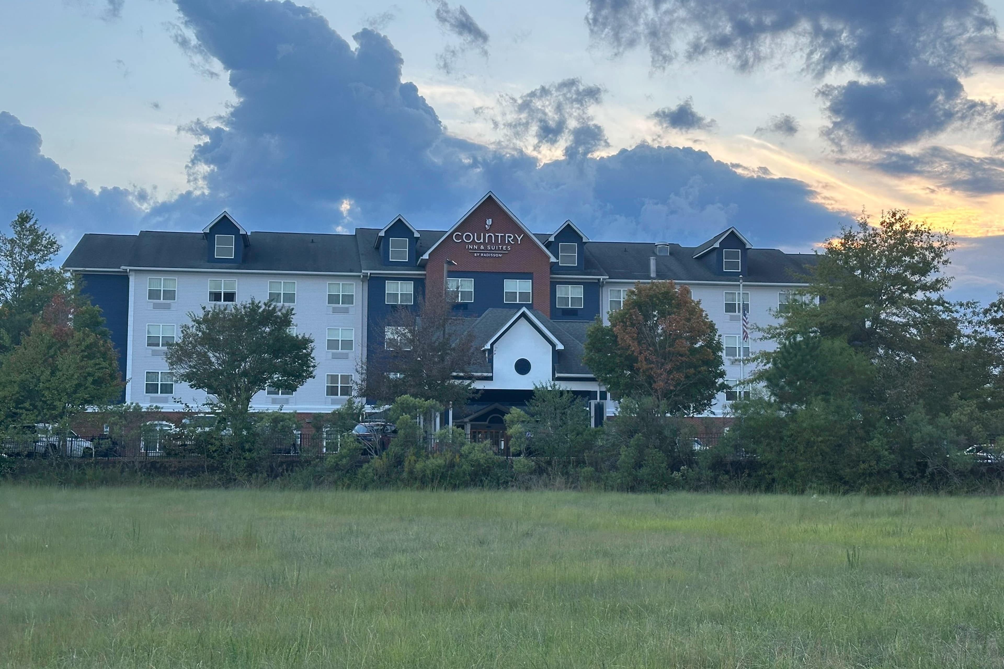 Country Inn & Suites by Radisson, Concord (Kannapolis), NC - Image 1