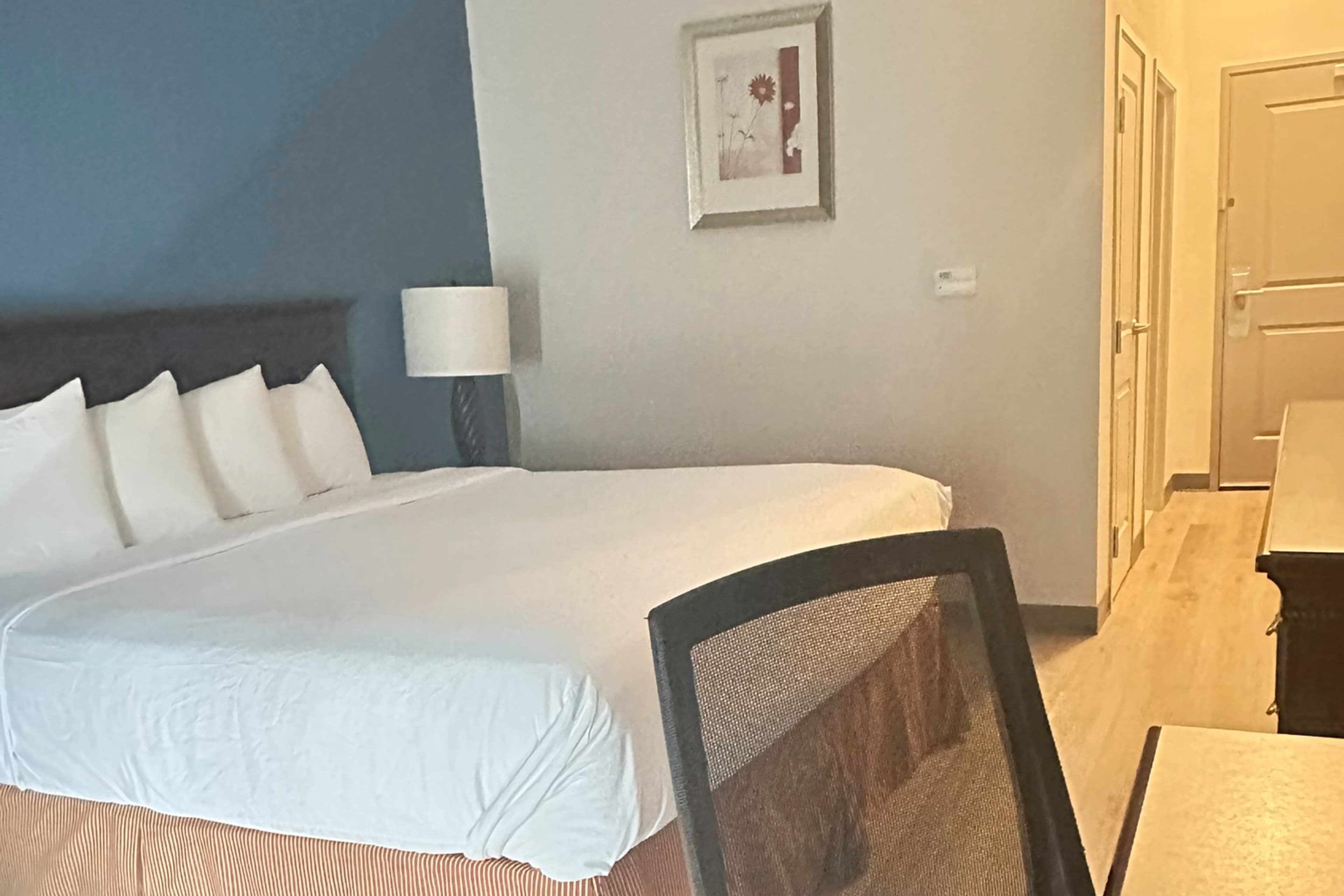 Country Inn & Suites by Radisson, Concord (Kannapolis), NC - Image 2