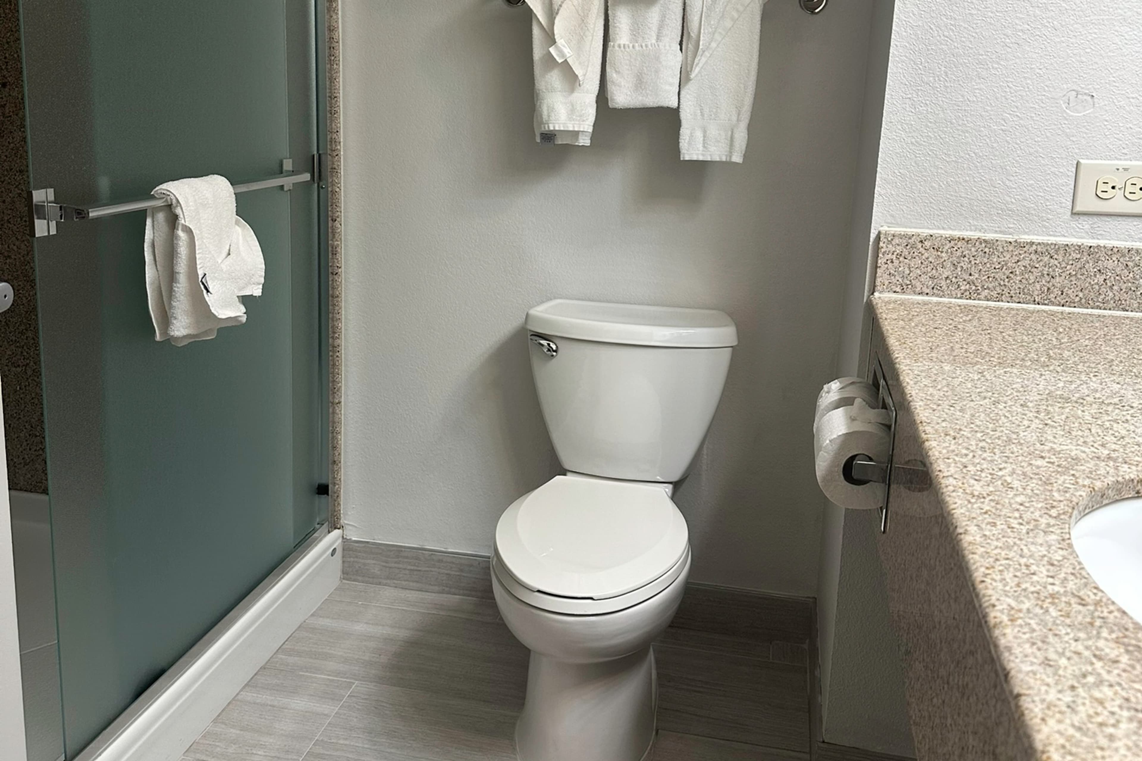Country Inn & Suites by Radisson, Concord (Kannapolis), NC - Image 4