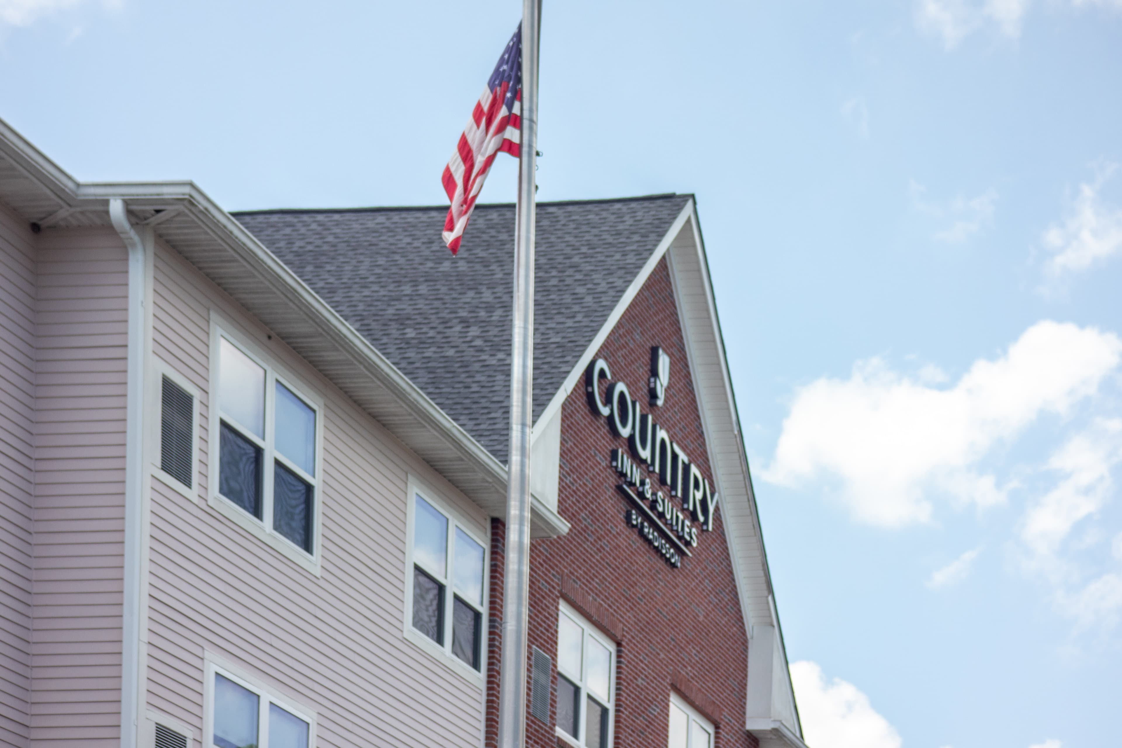Country Inn & Suites by Radisson, Wilmington, NC - Image 1