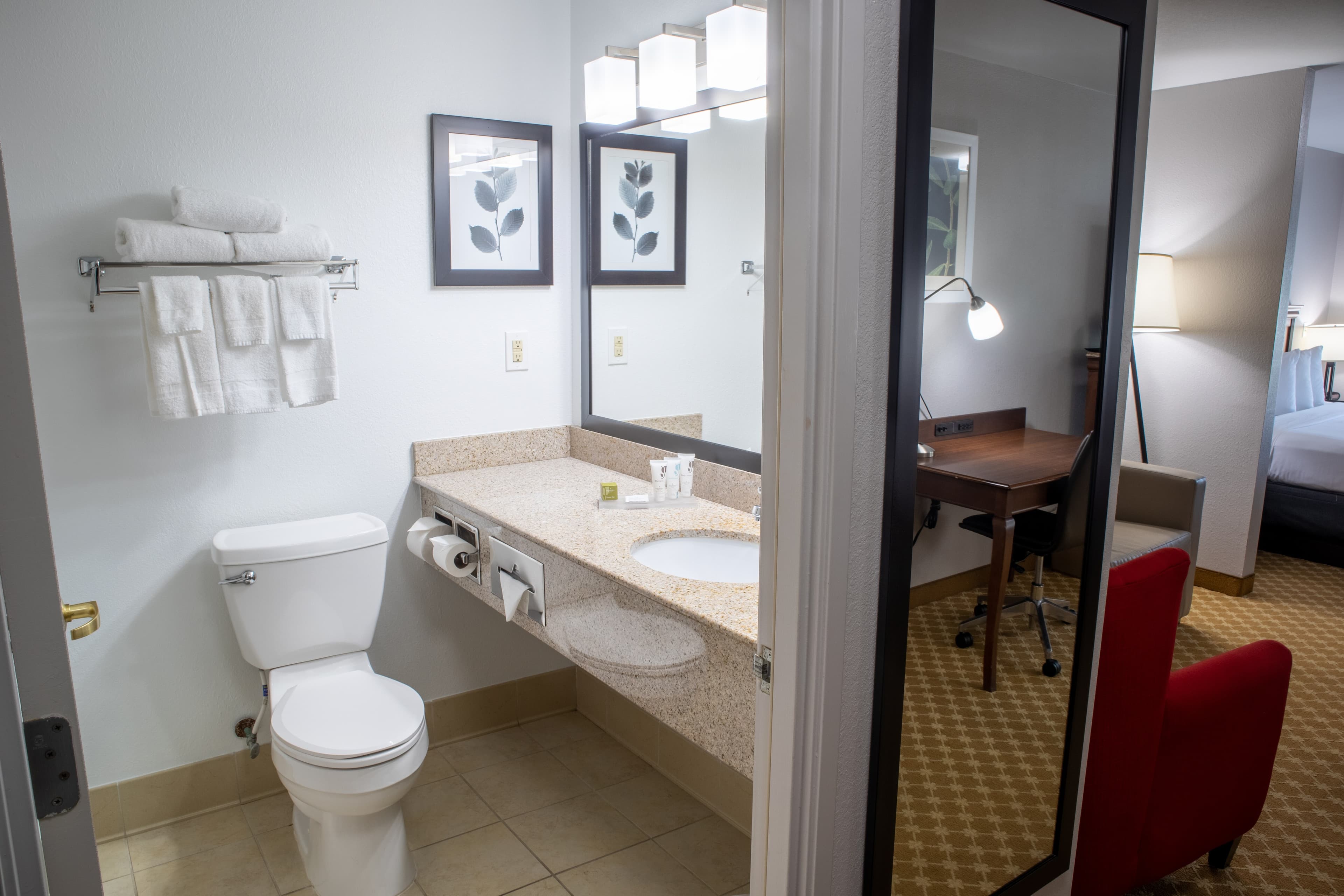 Country Inn & Suites by Radisson, Wilmington, NC — 13