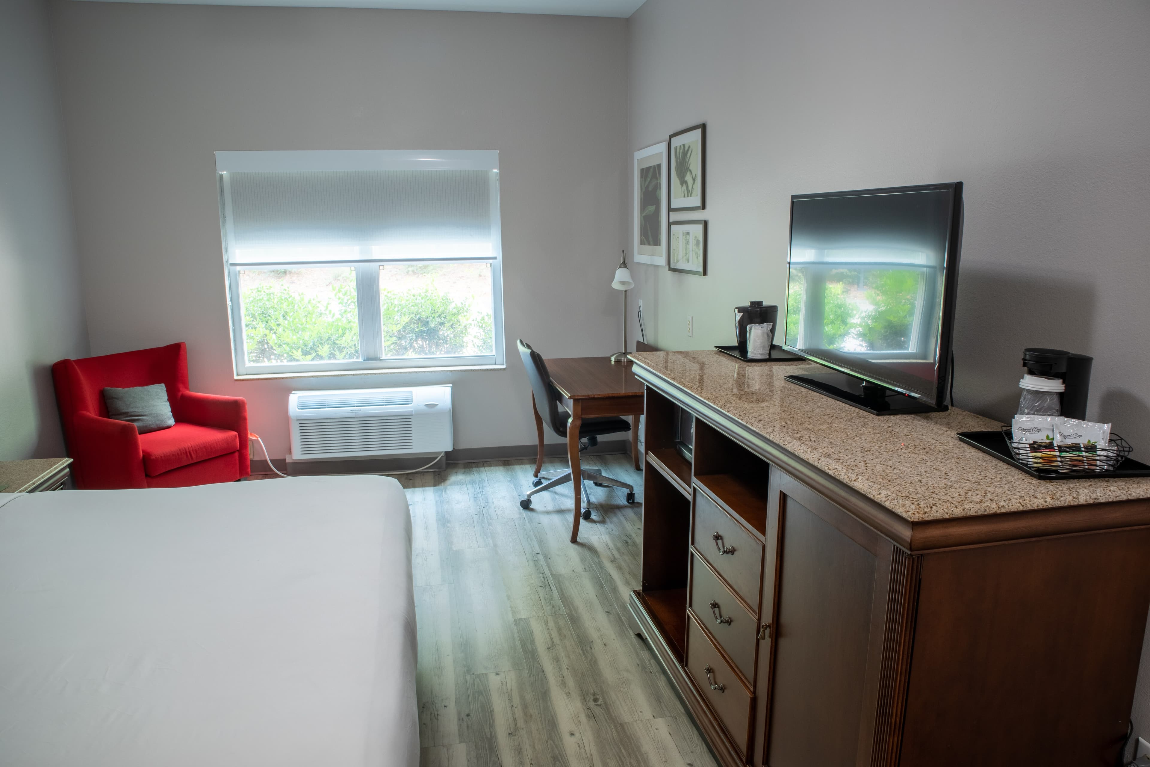 Country Inn & Suites by Radisson, Wilmington, NC - Image 4