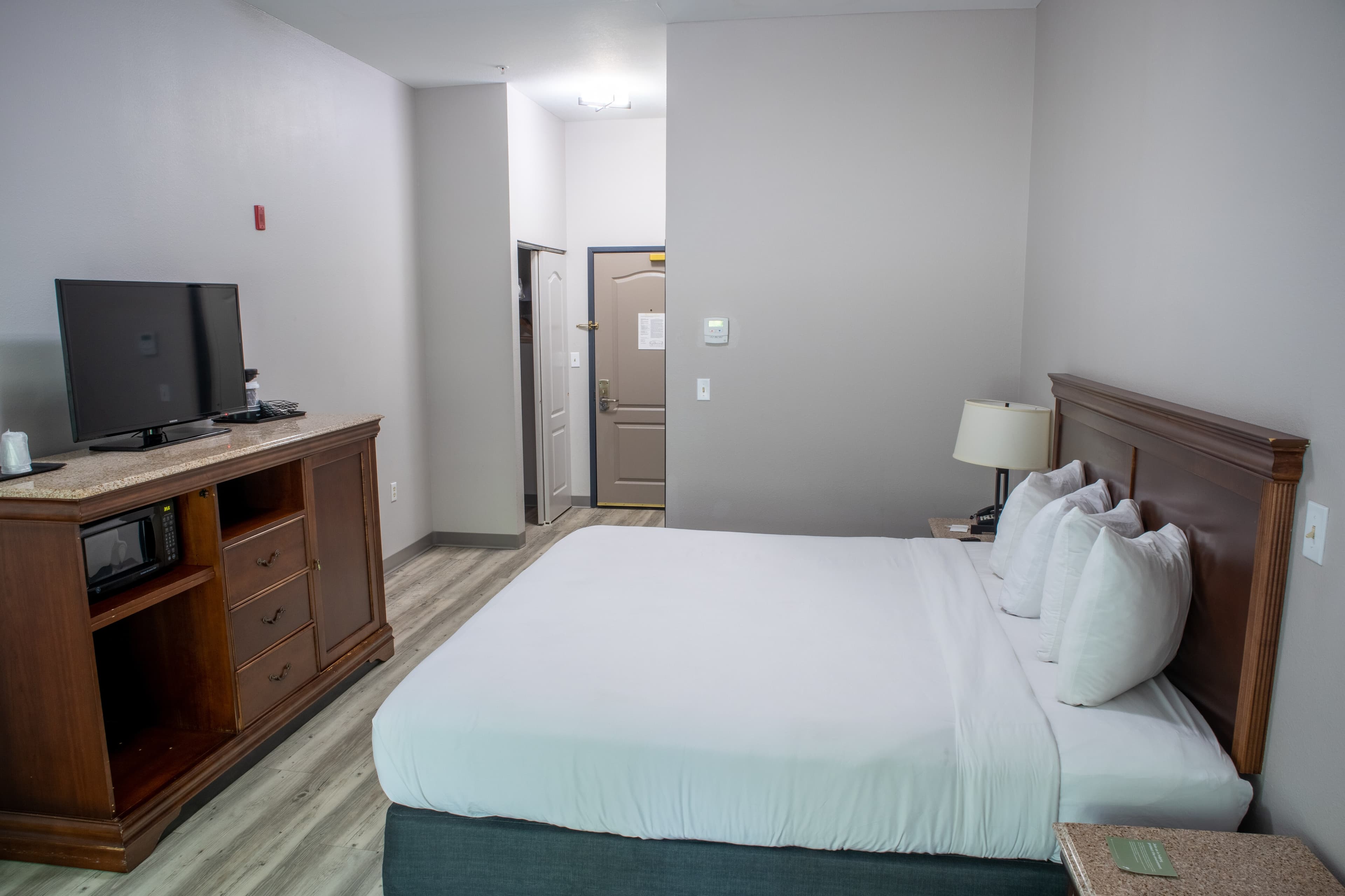 Country Inn & Suites by Radisson, Wilmington, NC — 6