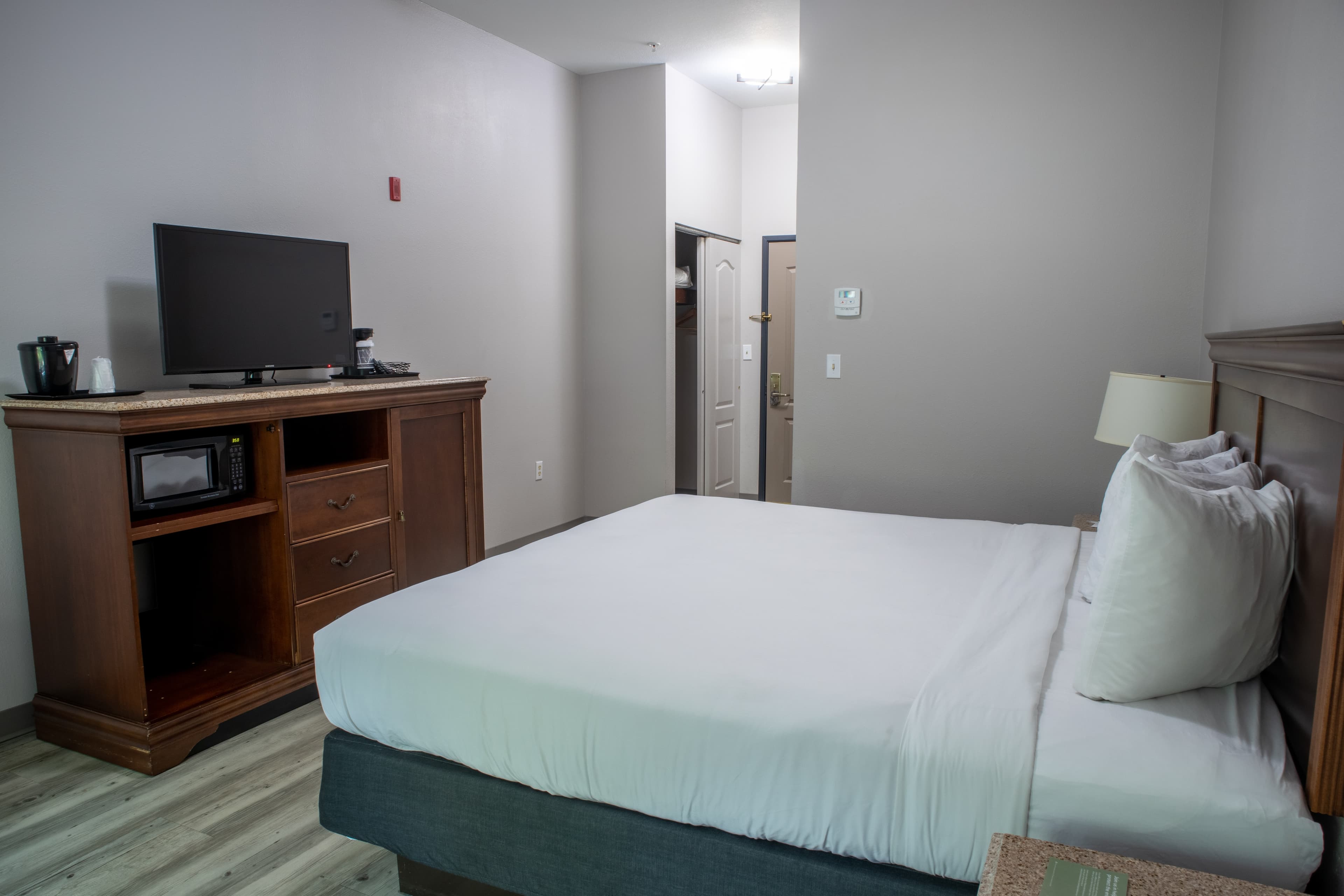 Country Inn & Suites by Radisson, Wilmington, NC — 7