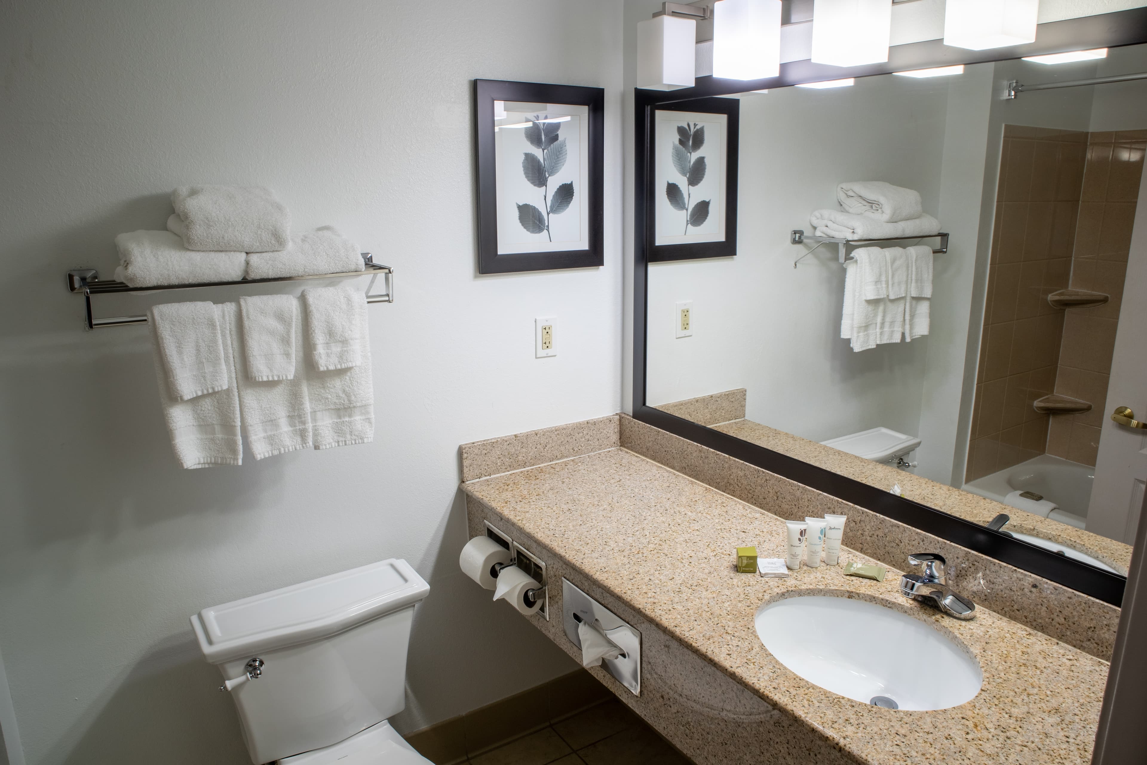 Country Inn & Suites by Radisson, Wilmington, NC — 9