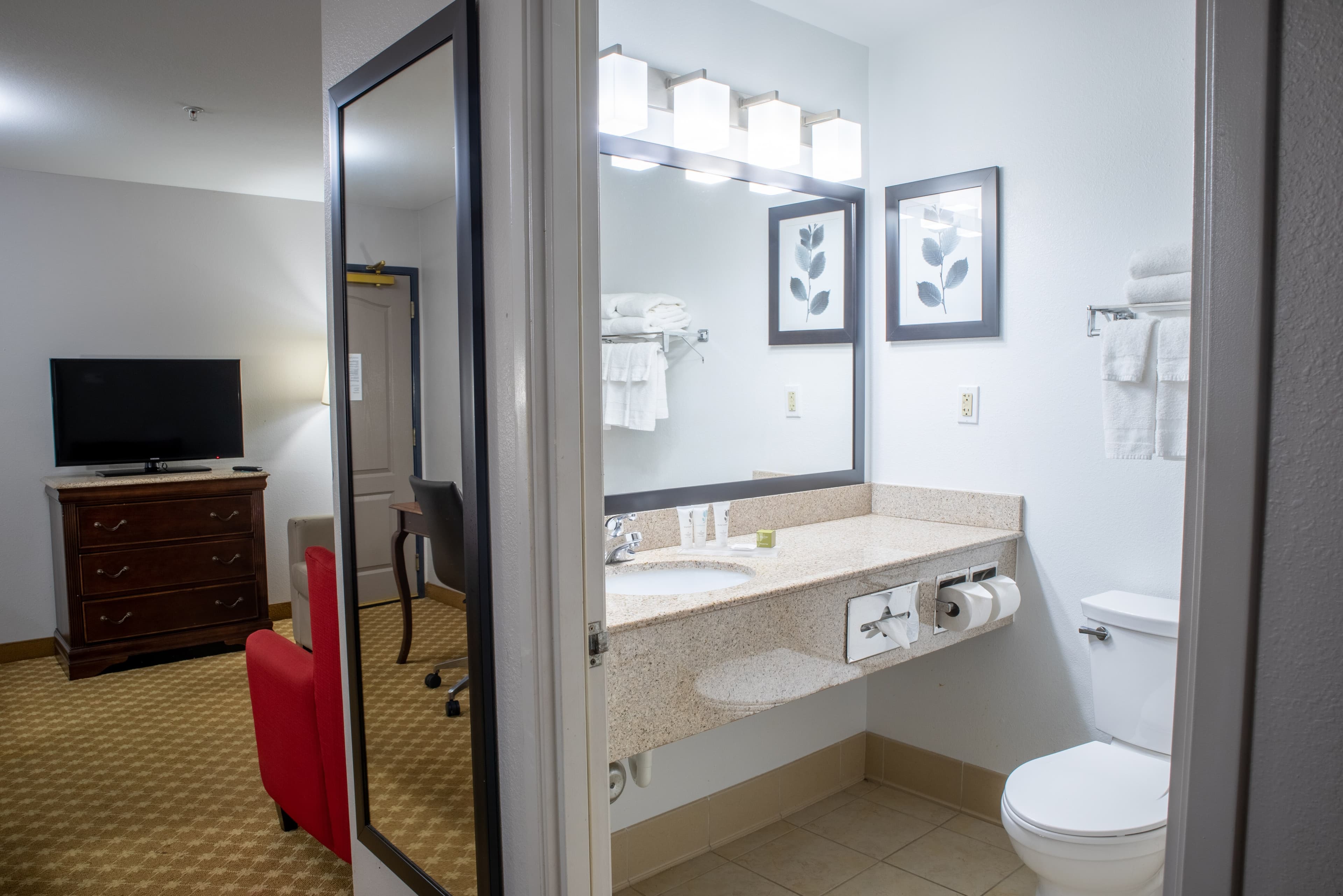 Country Inn & Suites by Radisson, Wilmington, NC — 56