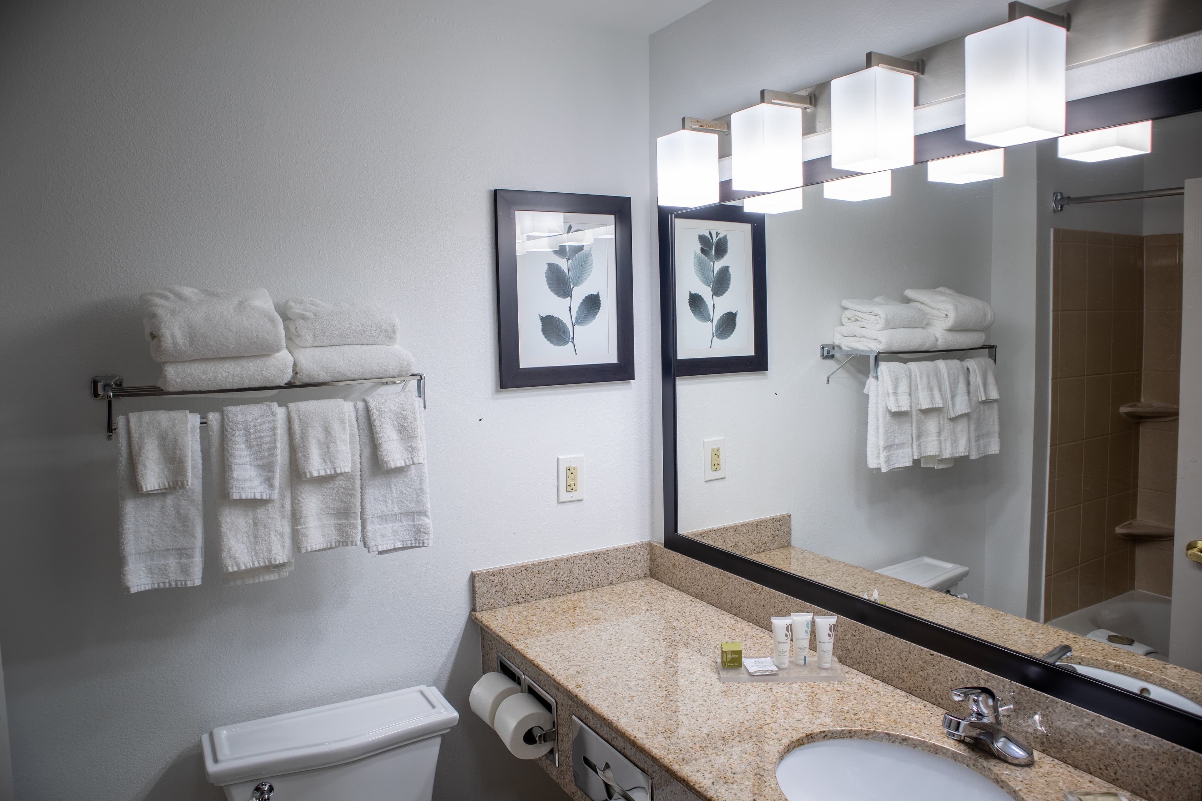 Country Inn & Suites by Radisson, Wilmington, NC — 30