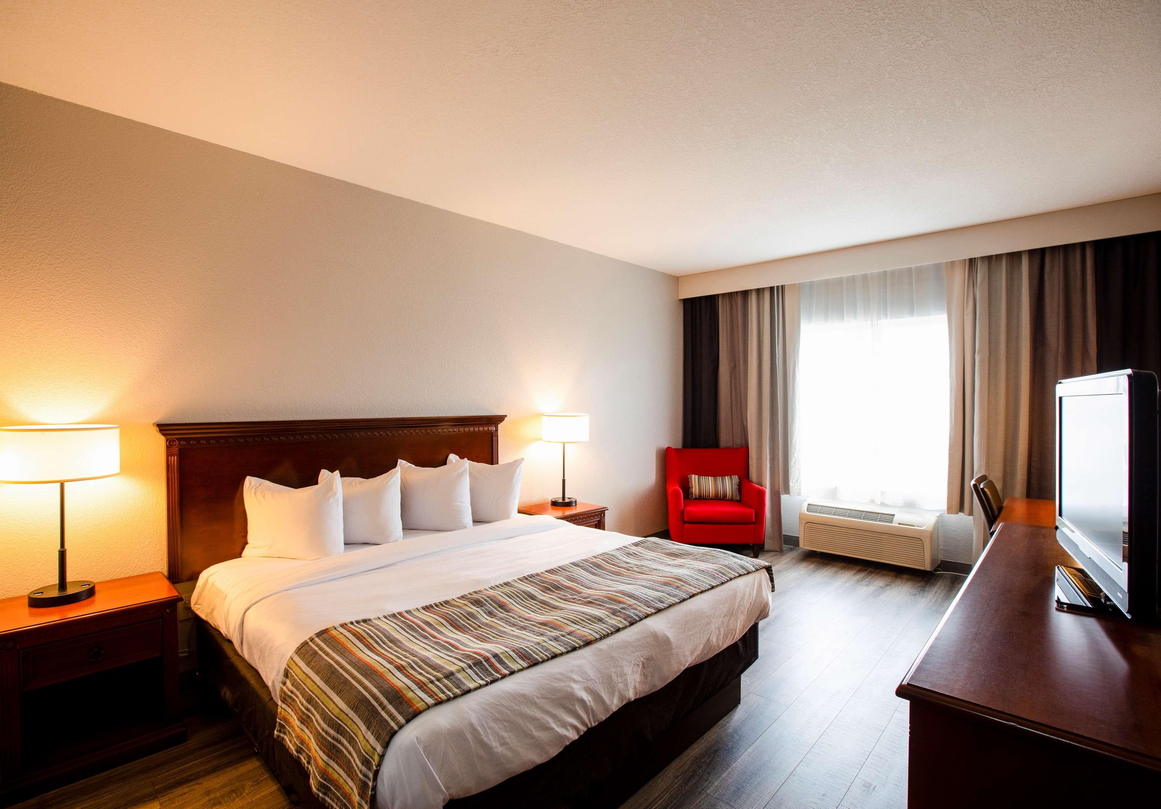 Country Inn & Suites by Radisson, Wilson, NC - Image 2