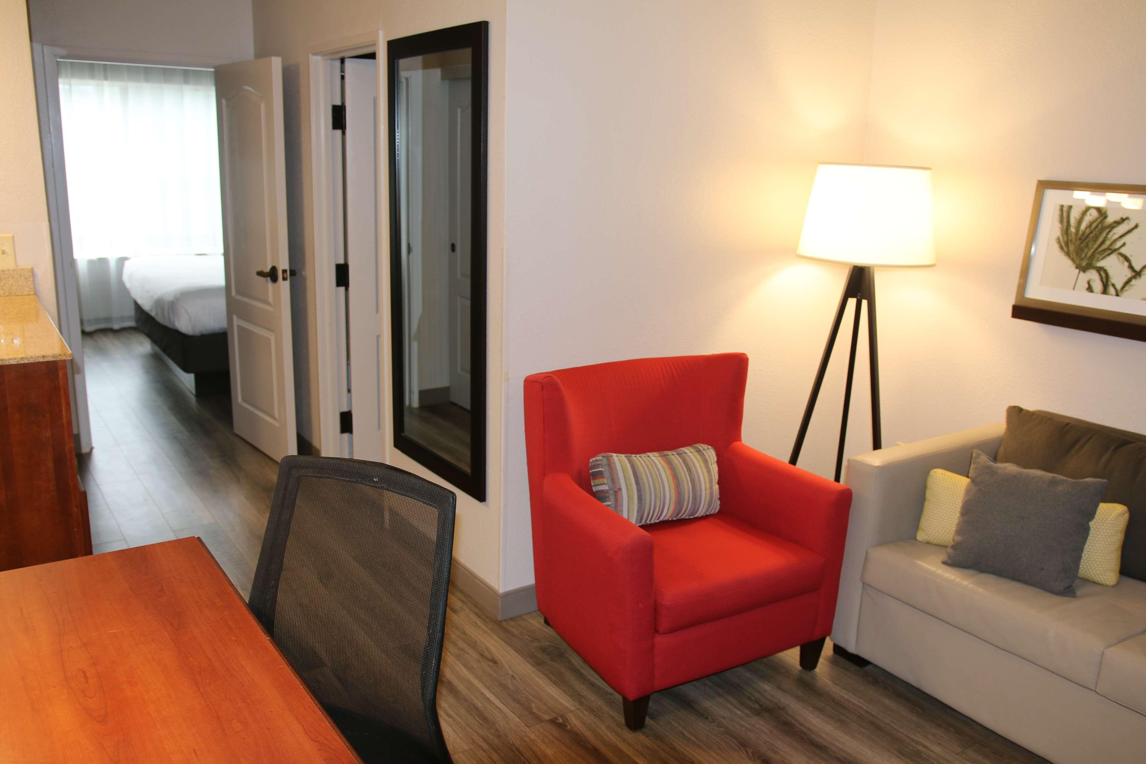 Country Inn & Suites by Radisson, Wilson, NC - Image 4