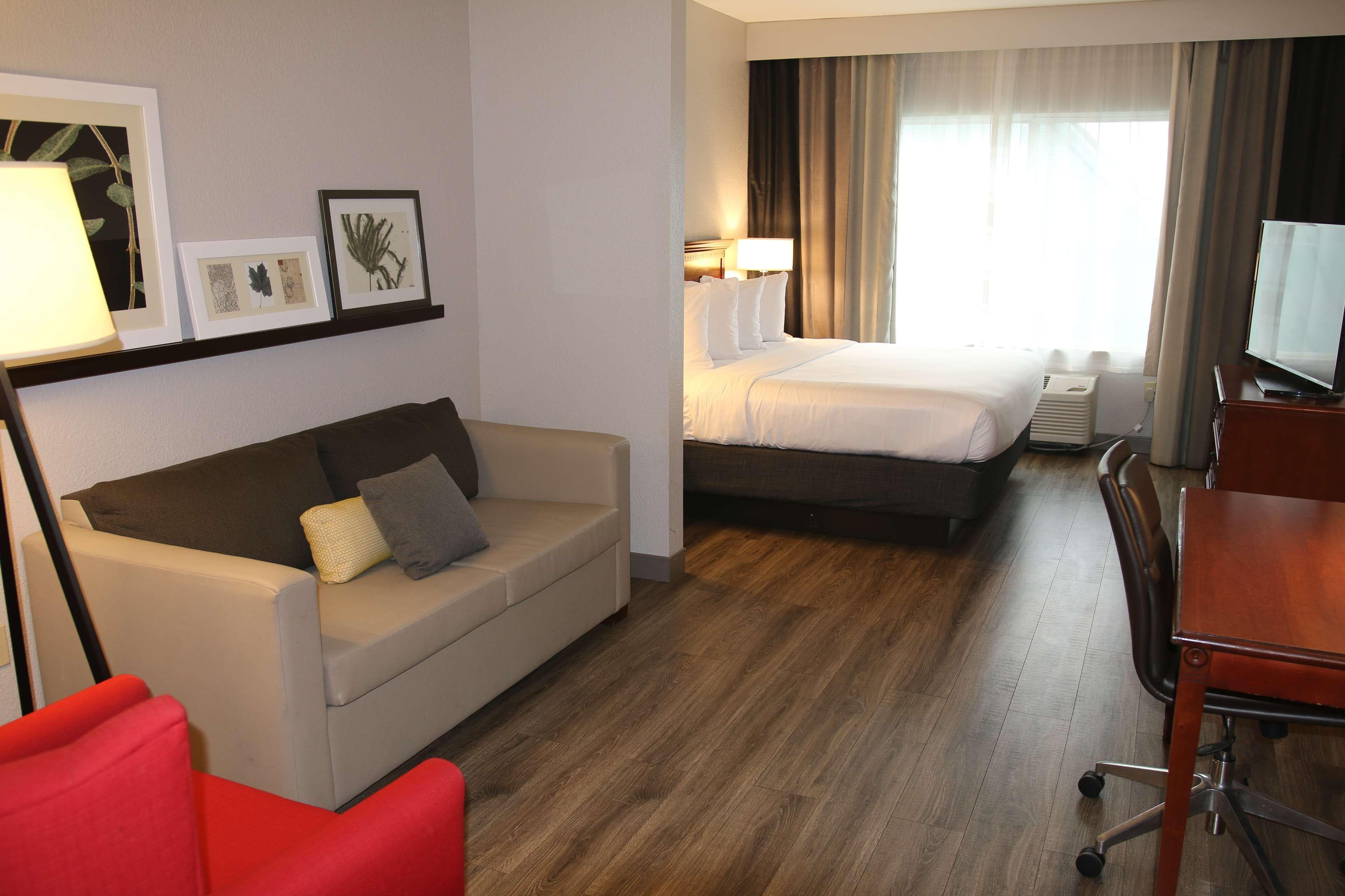 Country Inn & Suites by Radisson, Wilson, NC - Image 3