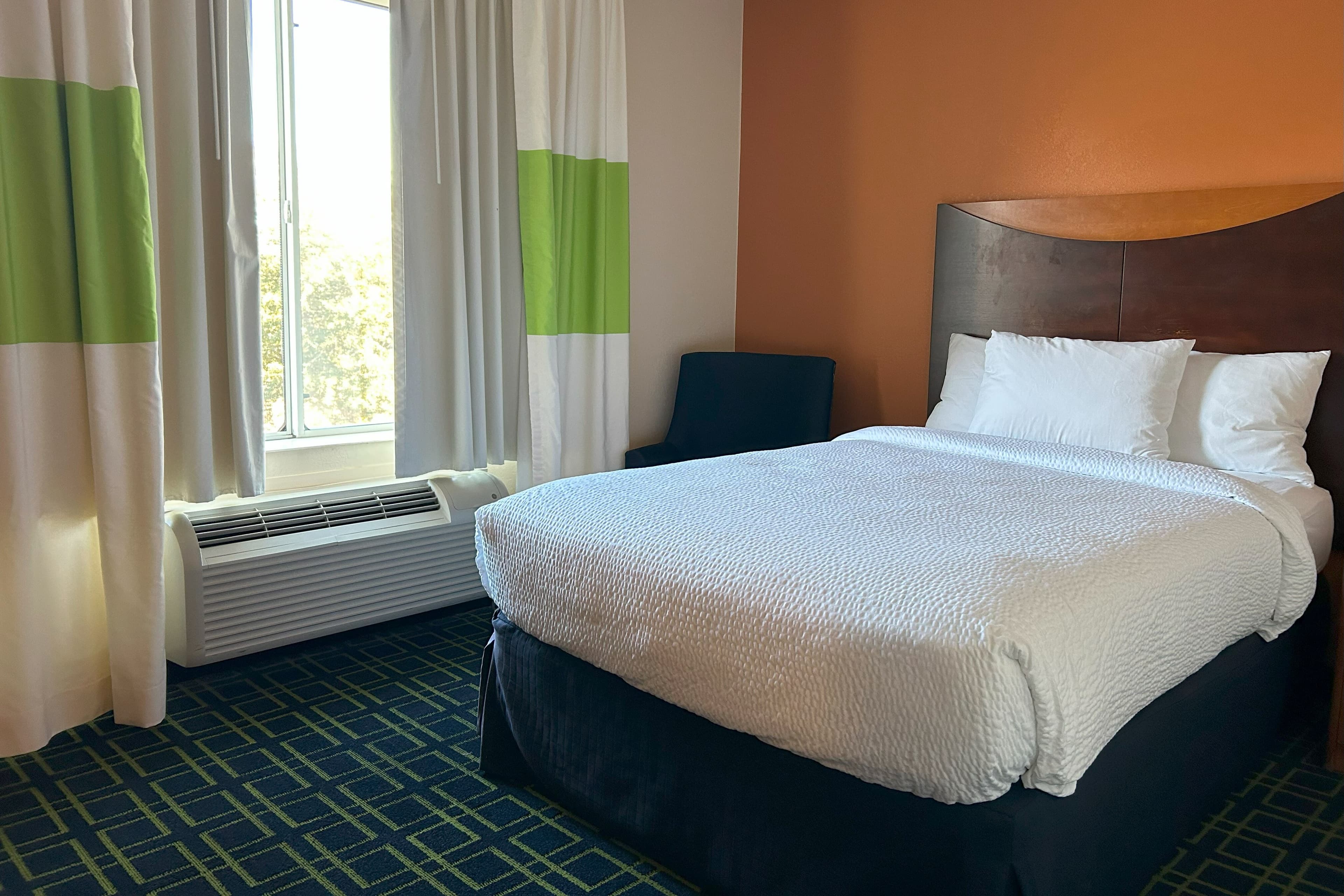 Country Inn & Suites by Radisson, Fayetteville I-95, NC - Image 3