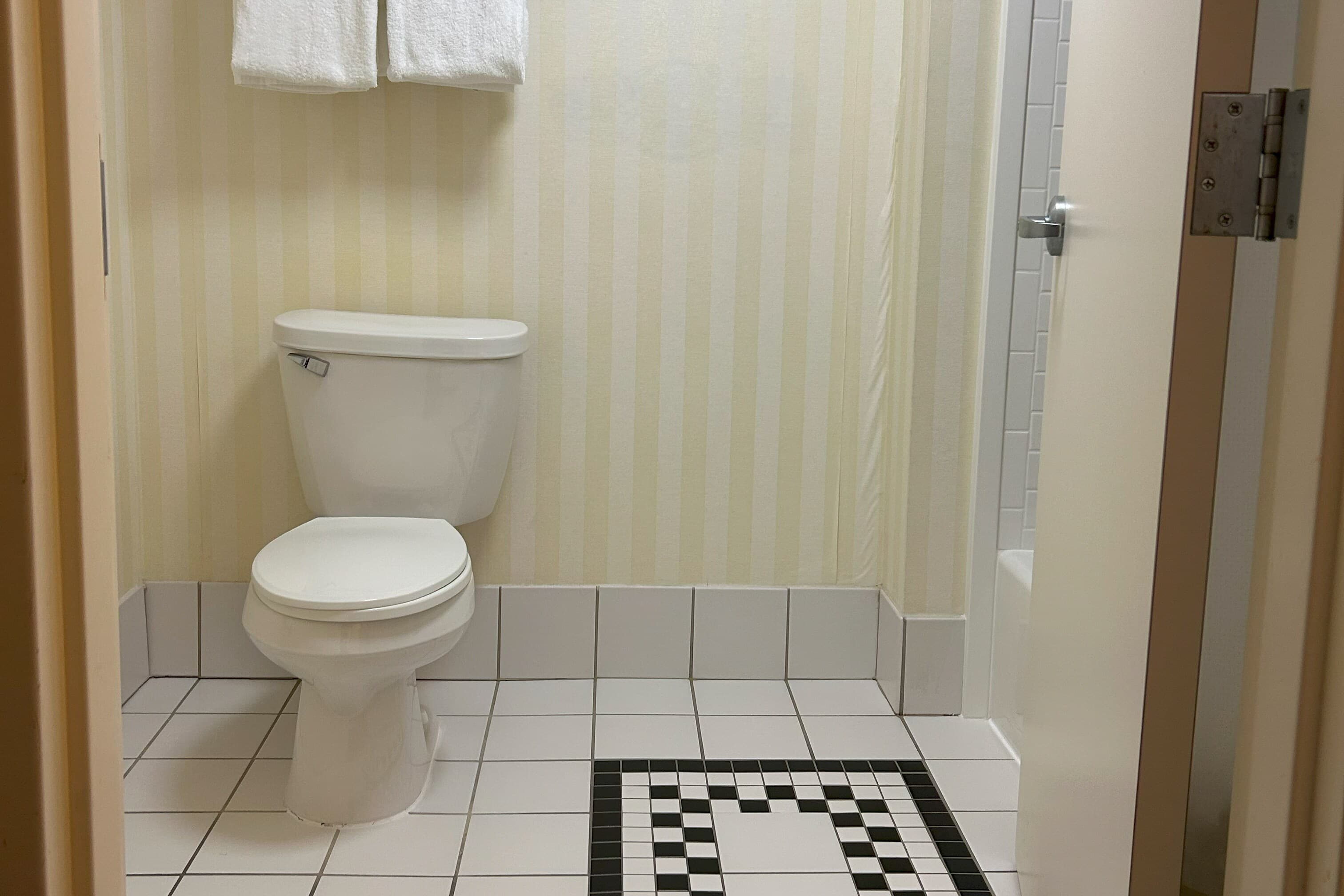 Country Inn & Suites by Radisson, Fayetteville I-95, NC - Image 5