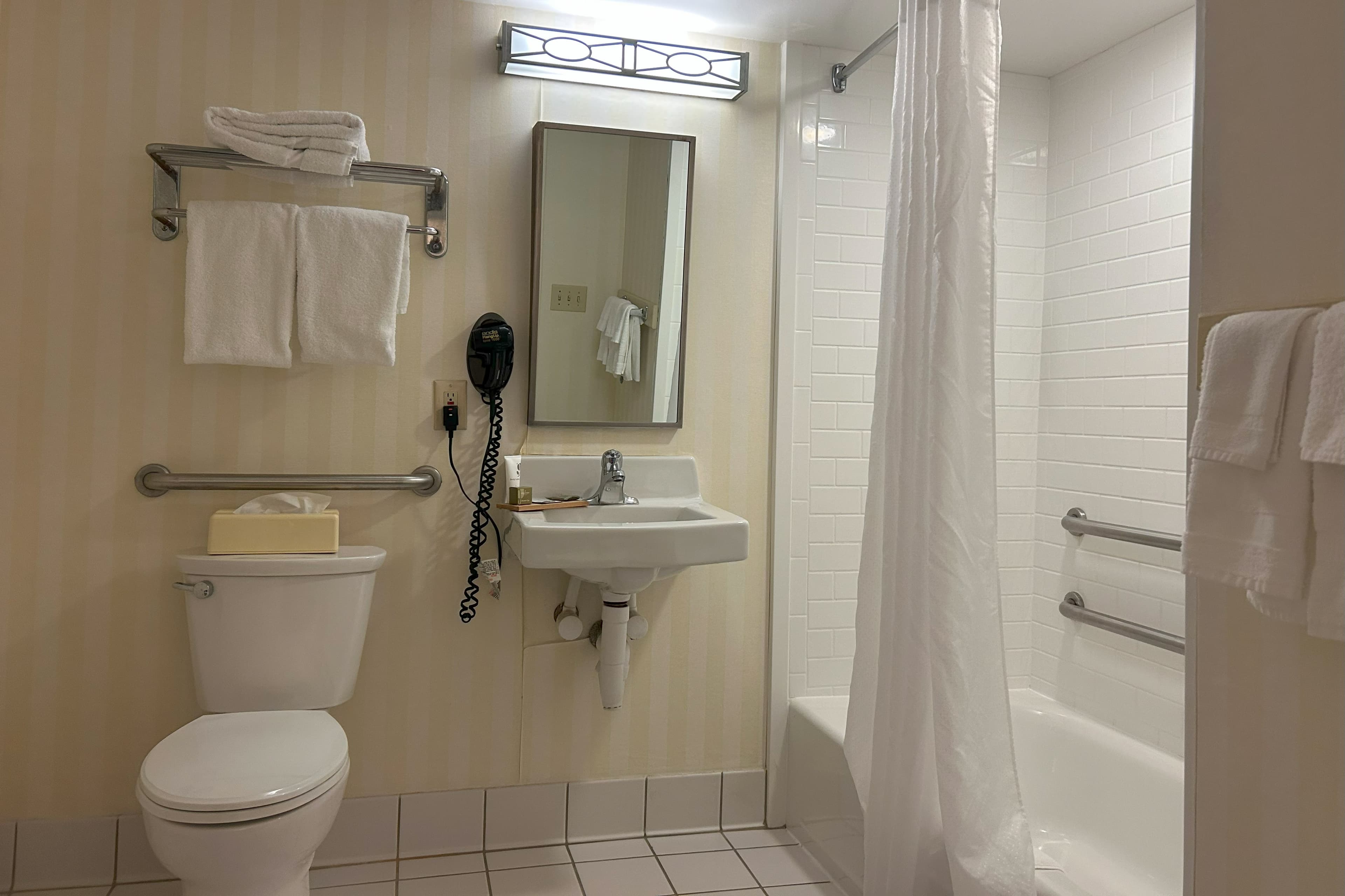 Country Inn & Suites by Radisson, Fayetteville I-95, NC — 10