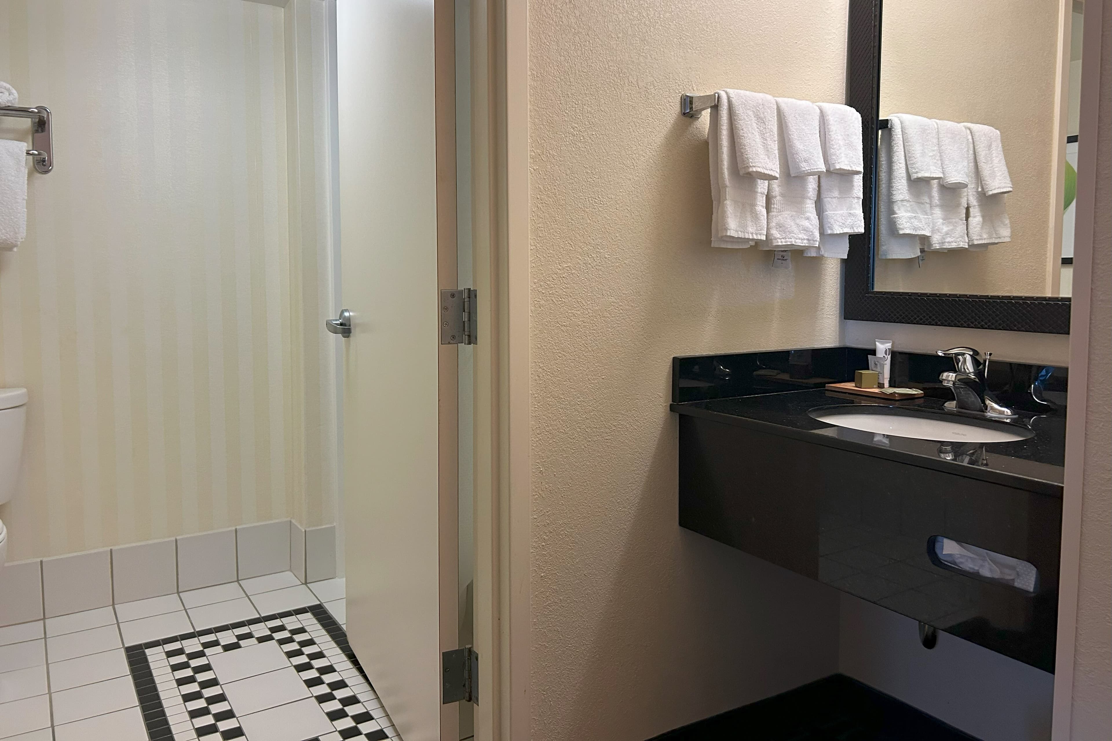 Country Inn & Suites by Radisson, Fayetteville I-95, NC — 11