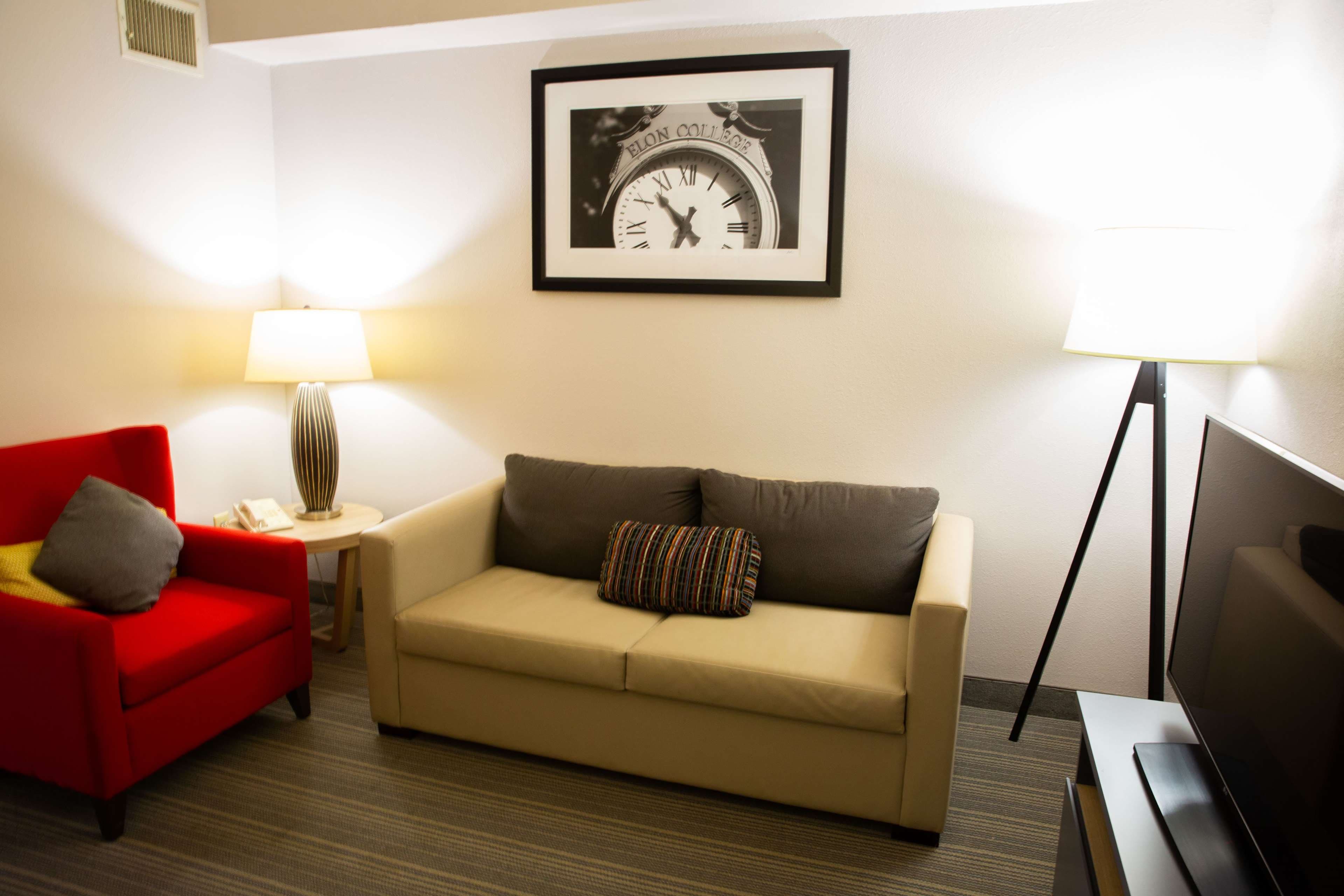 Country Inn & Suites by Radisson, Burlington (Elon), NC - Image 2