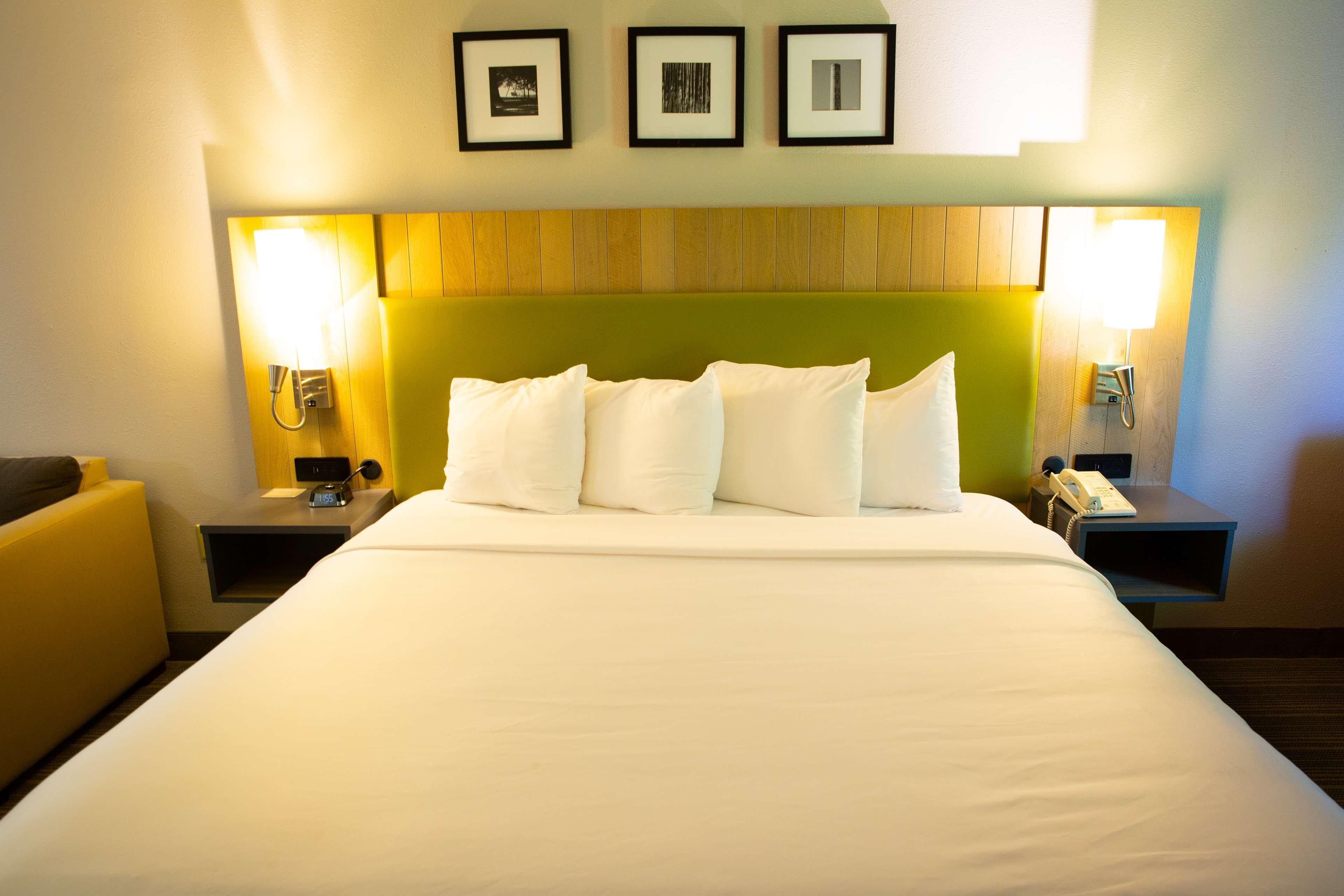 Country Inn & Suites by Radisson, Burlington (Elon), NC — 6