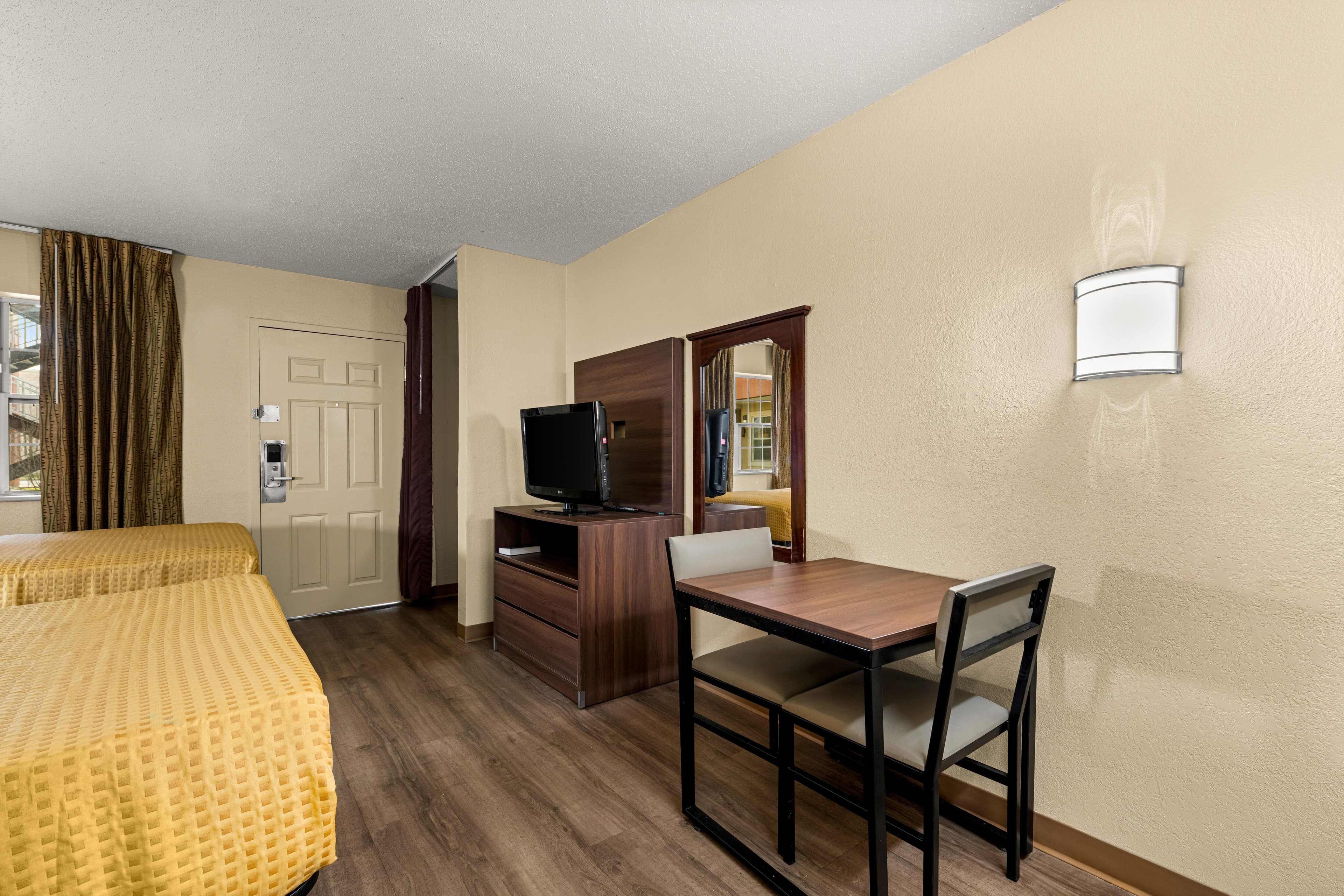 Suburban Studios Winston-Salem near Hanes Mall — 8