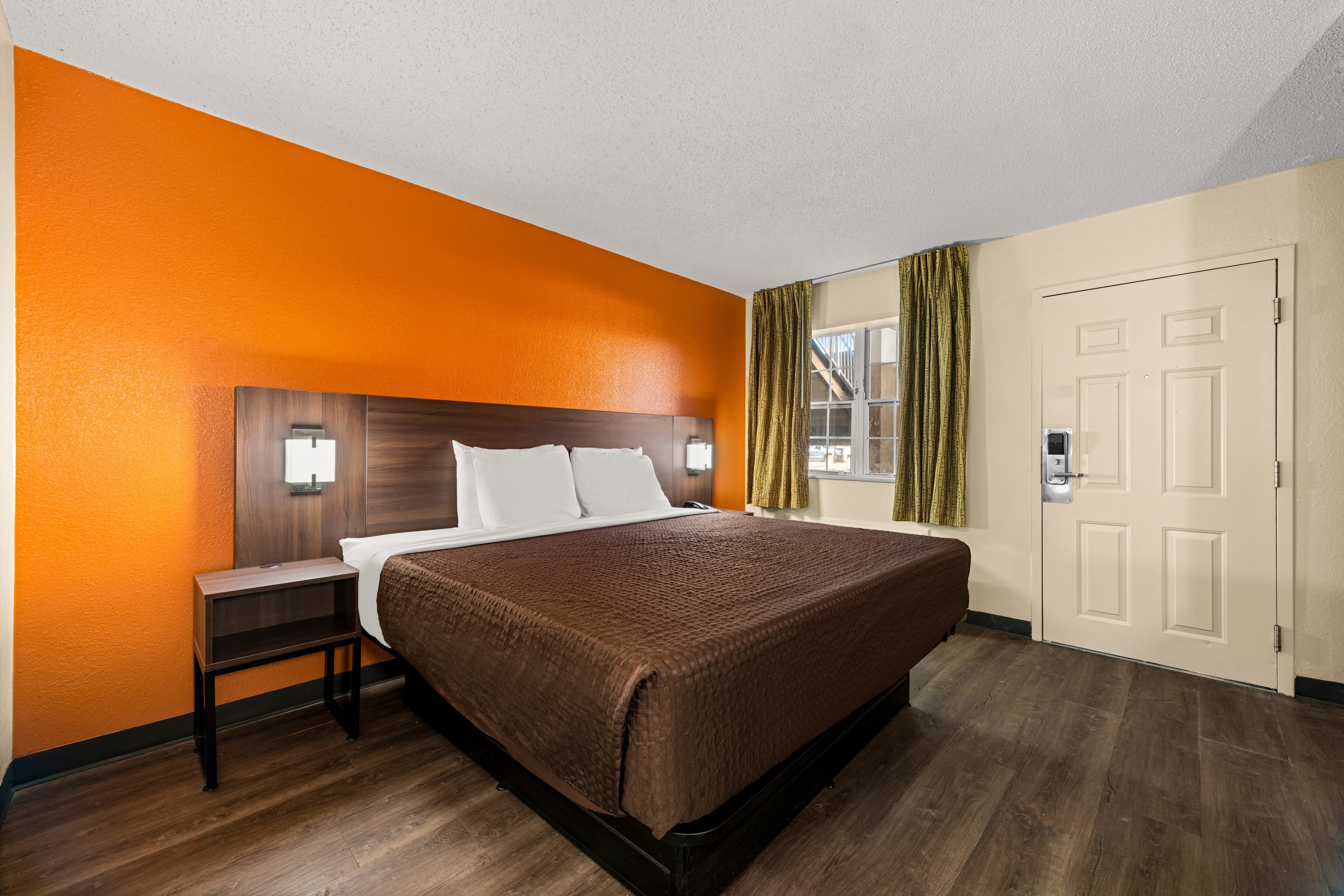 Suburban Studios Winston-Salem near Hanes Mall - Image 4