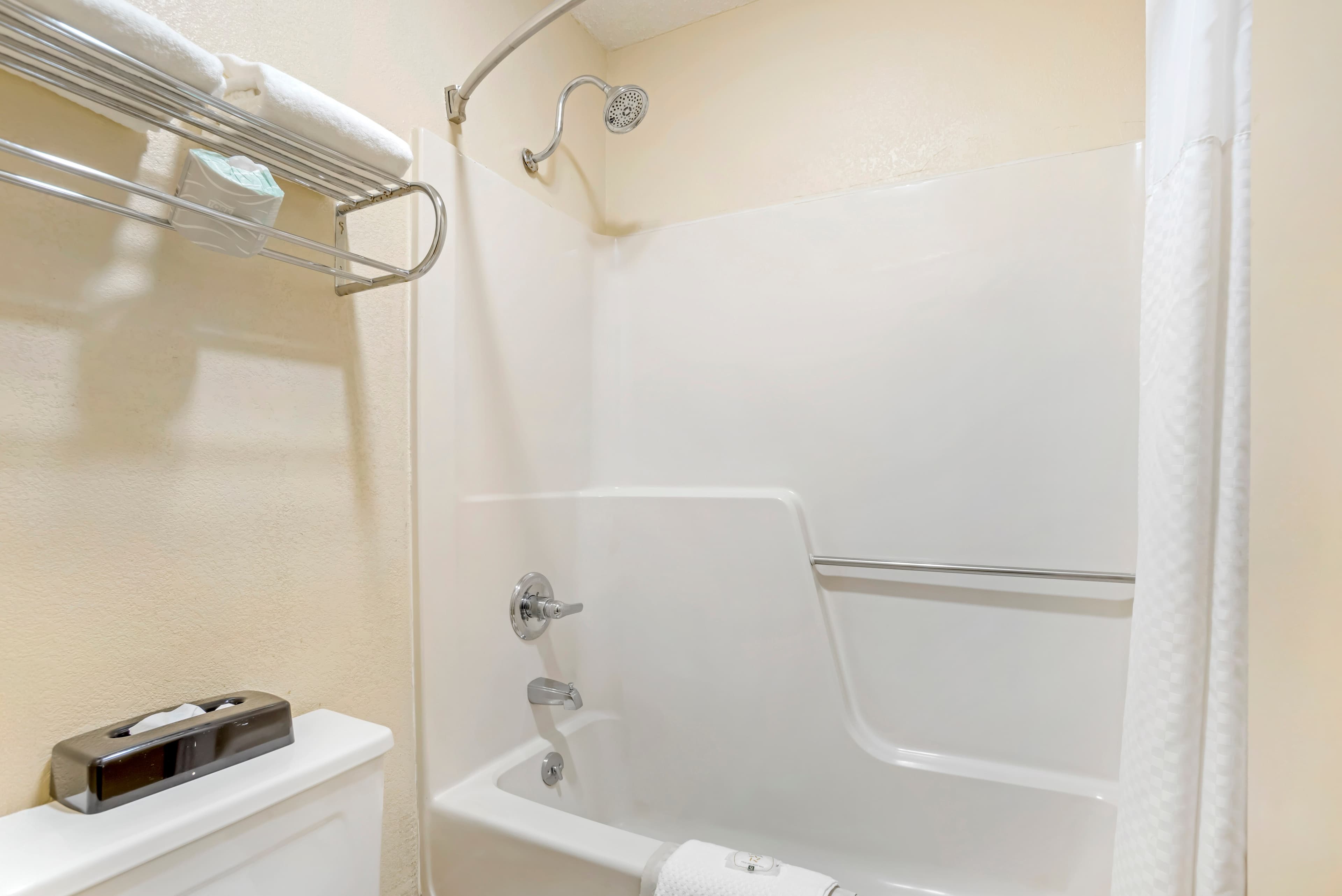 Quality Inn near Speedway - Image 5