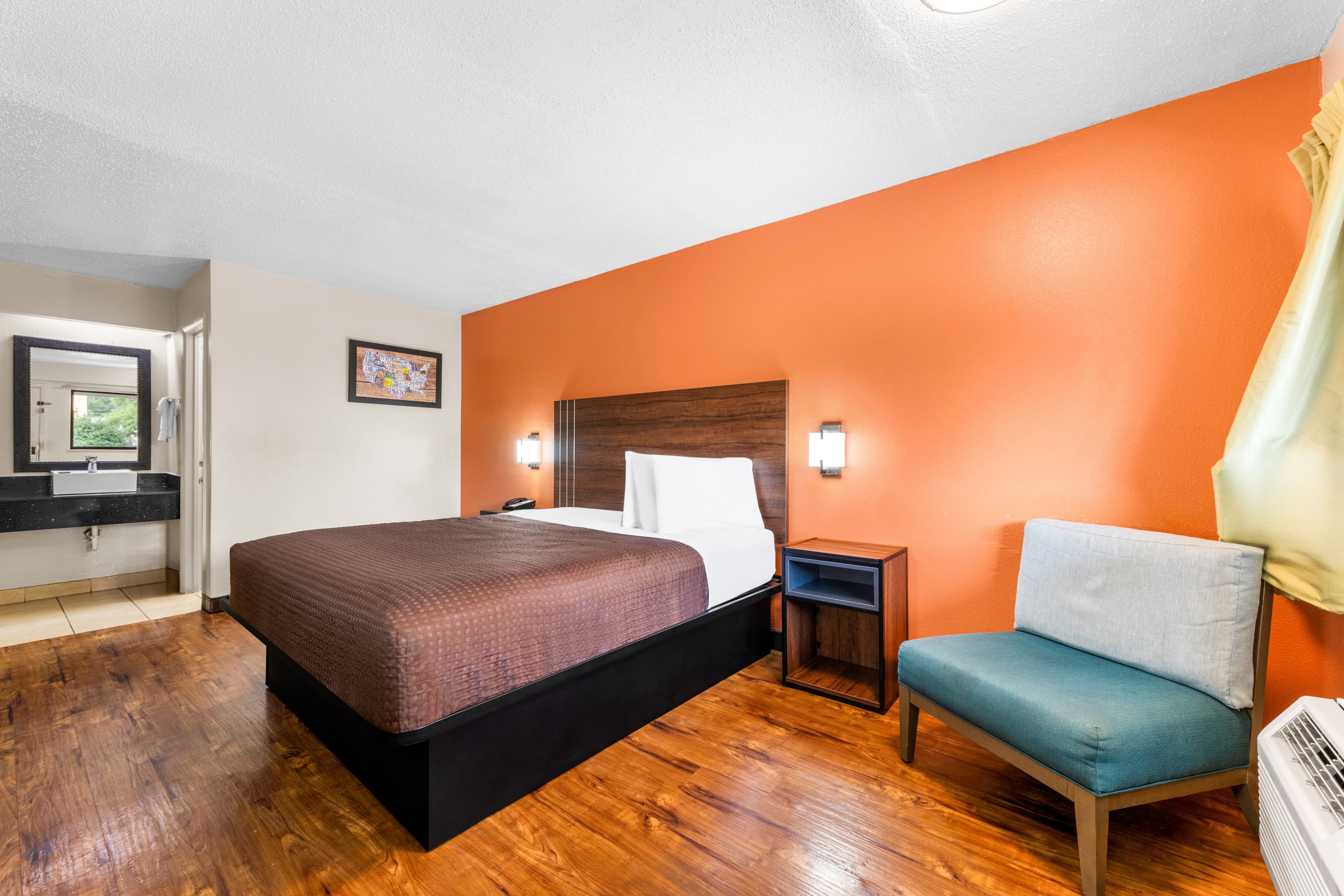 Econo Lodge Charlotte Airport — 8