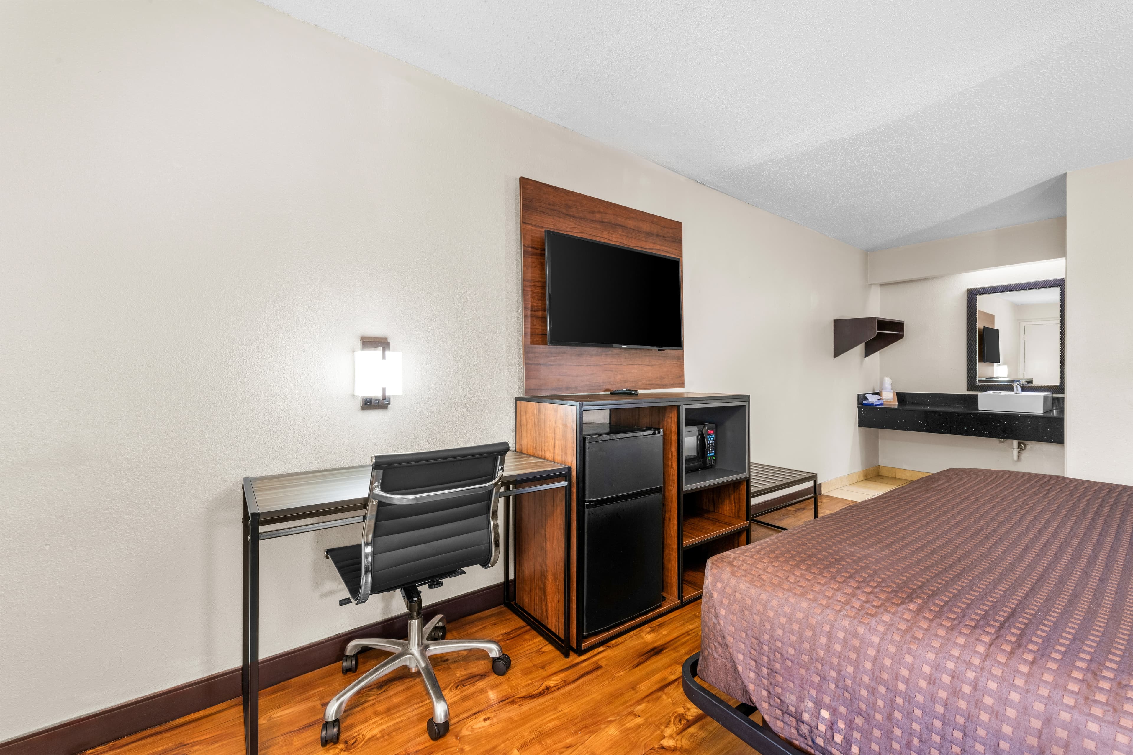 Econo Lodge Charlotte Airport — 9