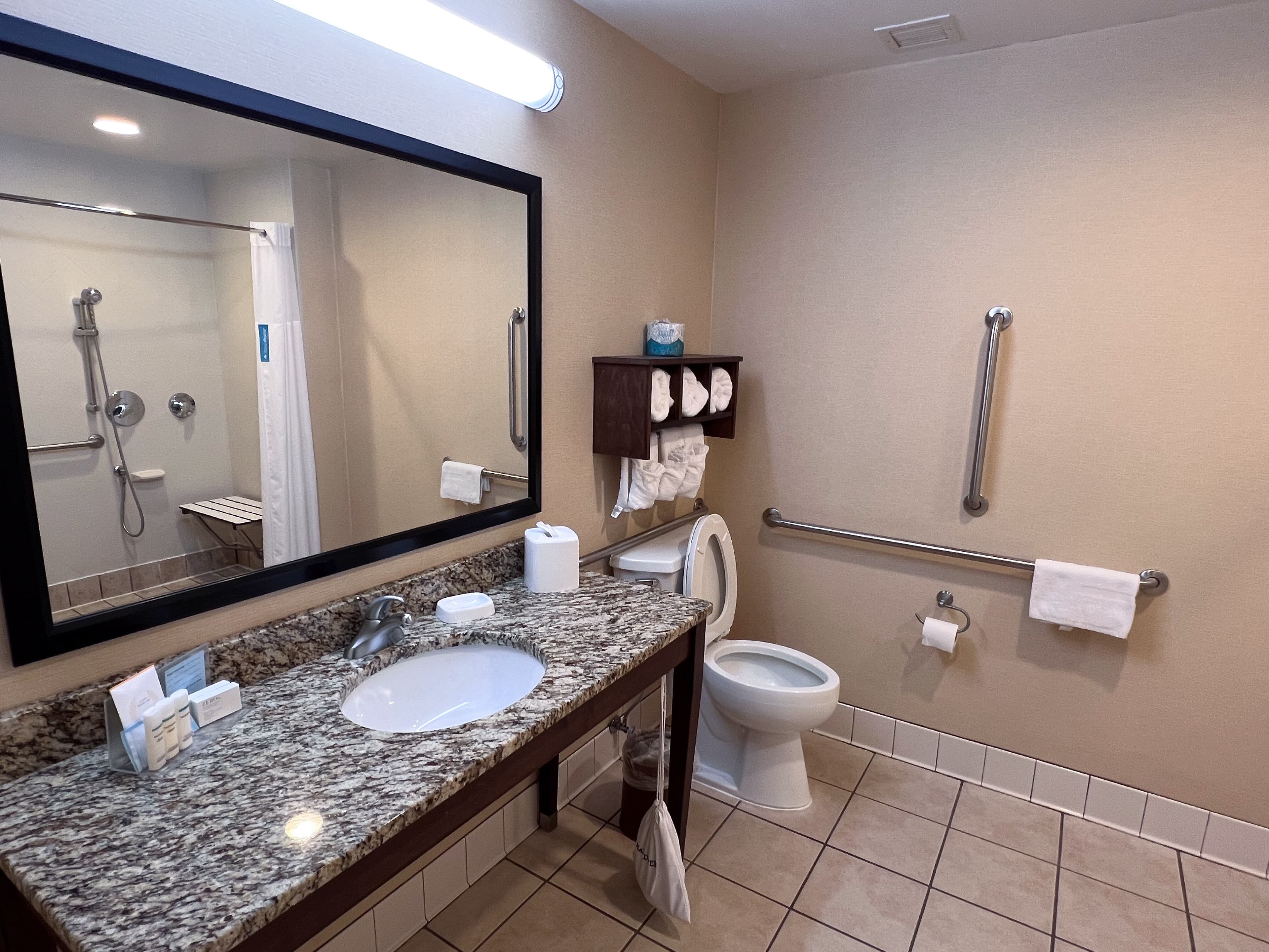 Clarion Pointe Cherokee - Image 4
