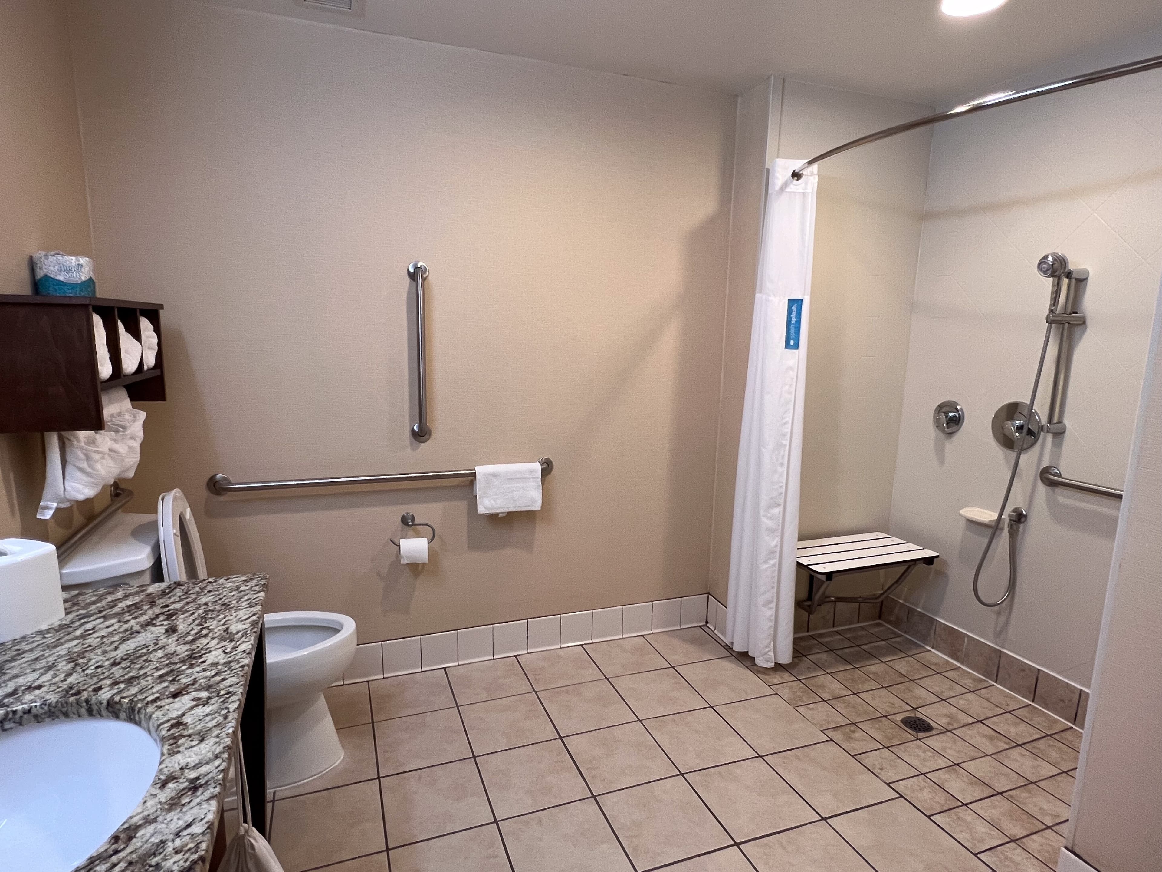 Clarion Pointe Cherokee - Image 5