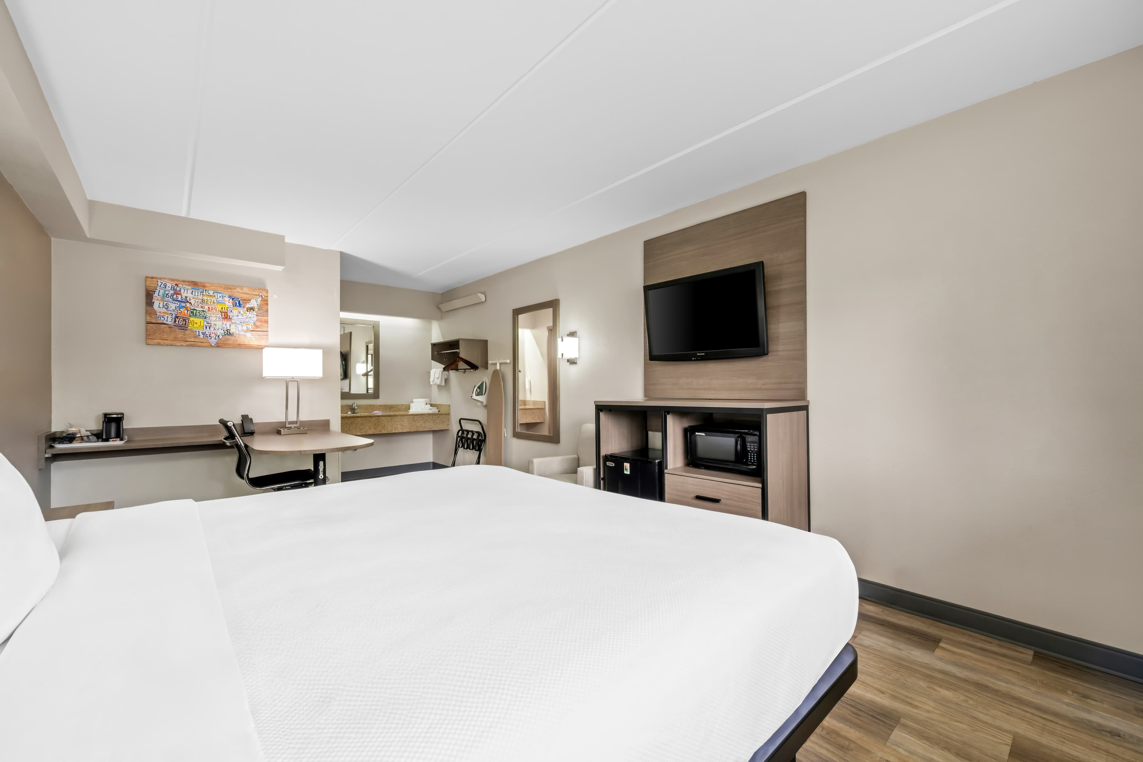 Econo Lodge Hickory - Image 3