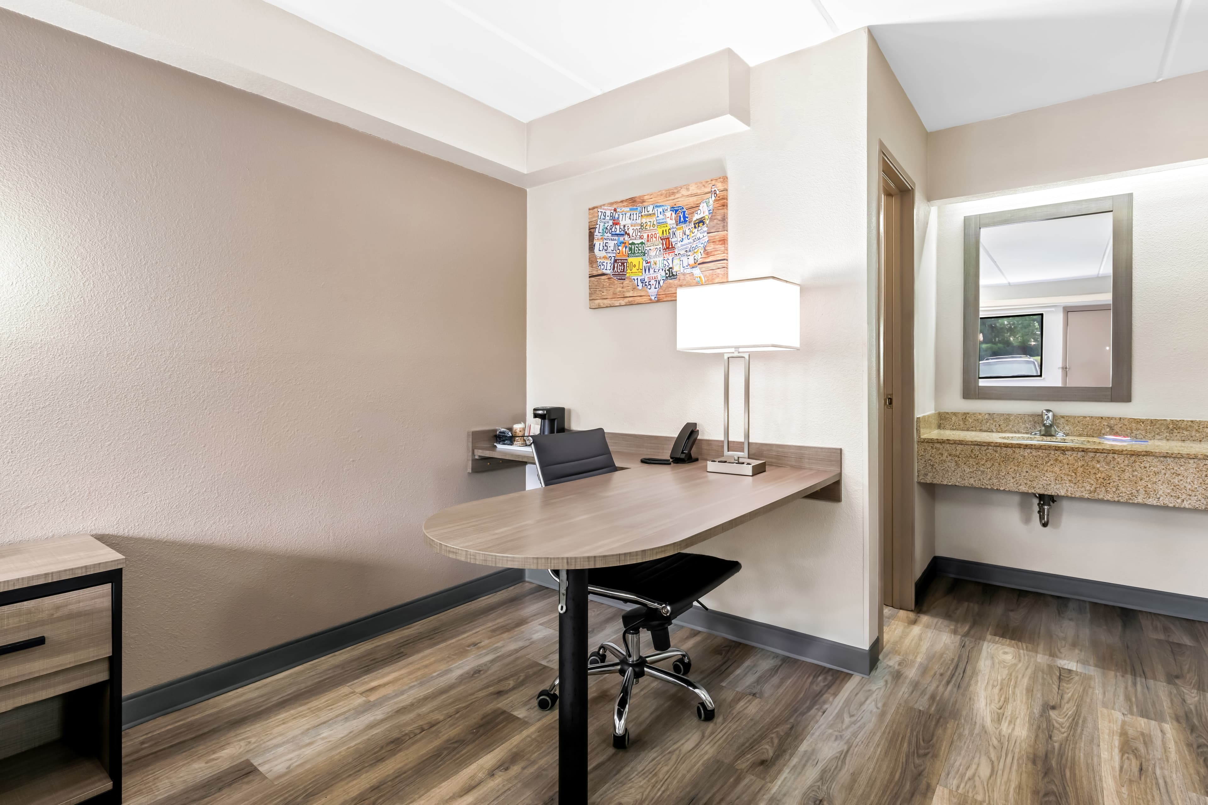 Econo Lodge Hickory - Image 4
