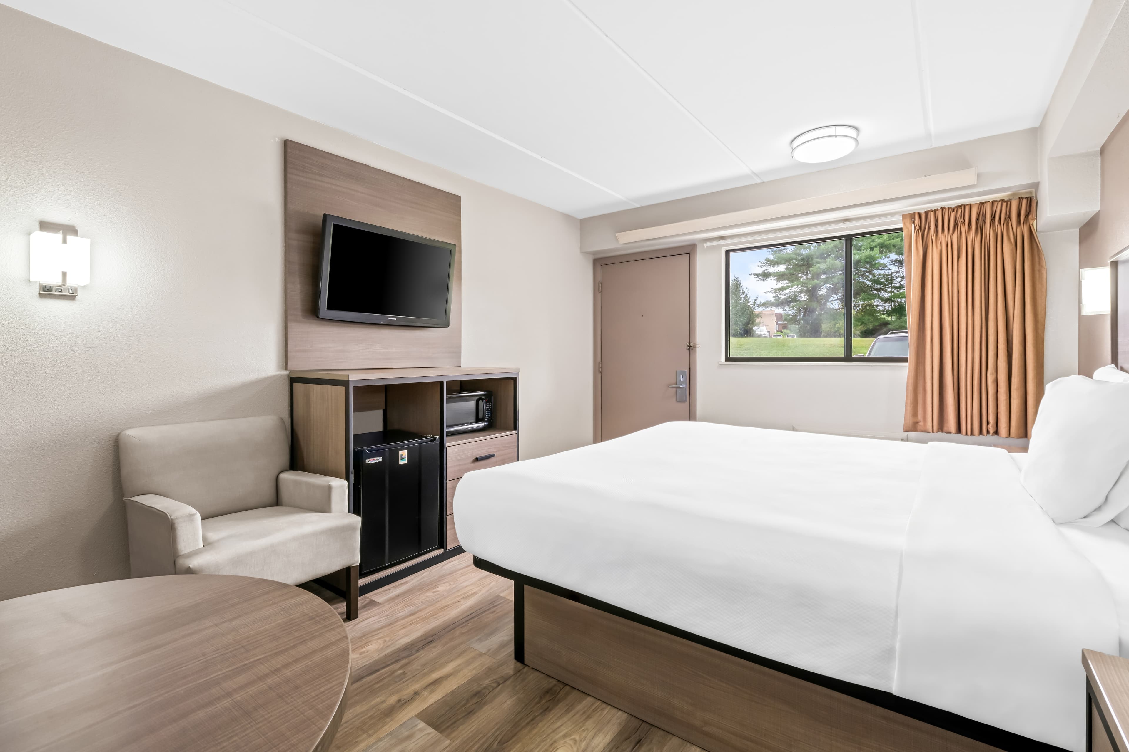Econo Lodge Hickory — 6
