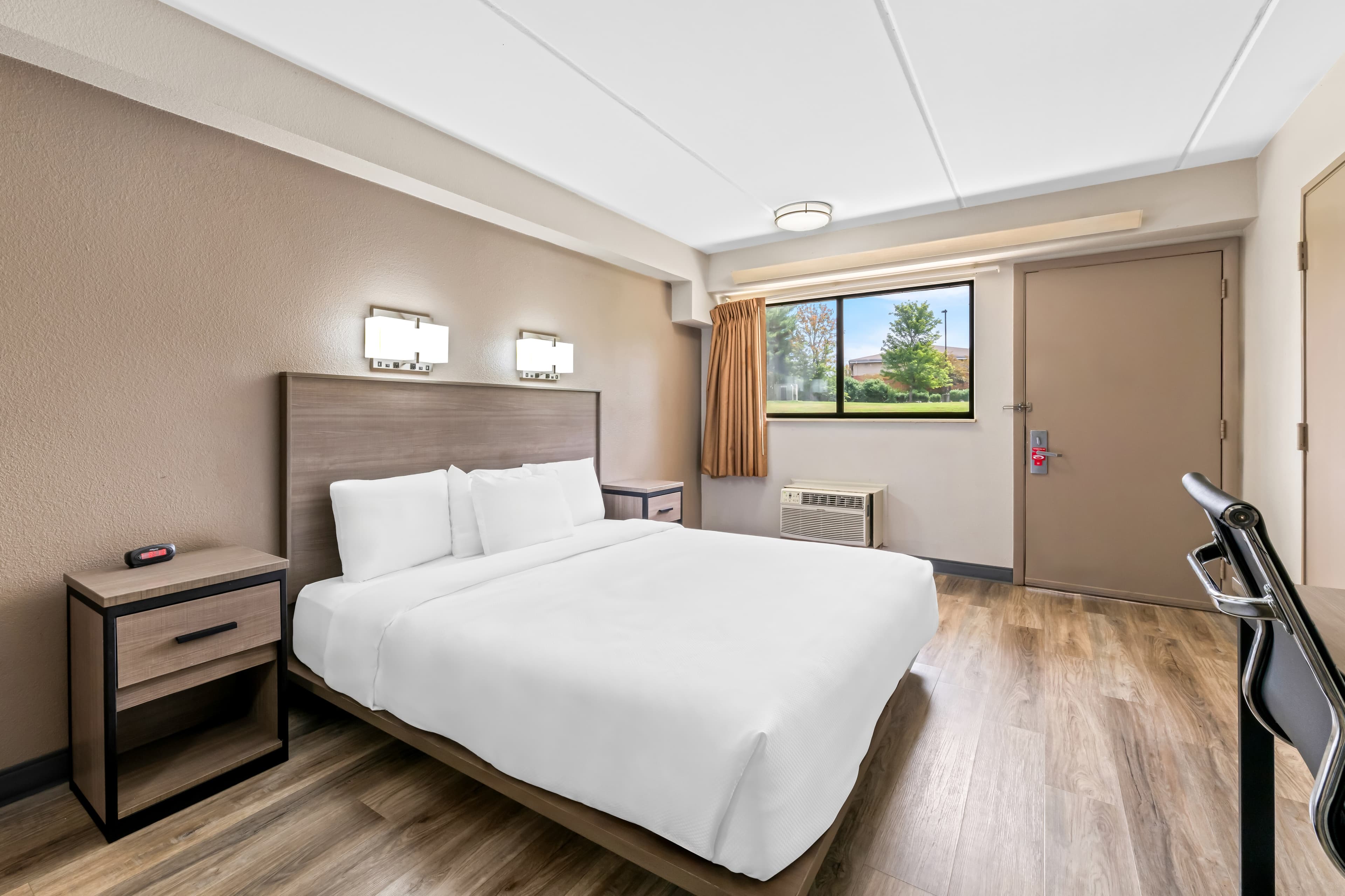 Econo Lodge Hickory — 10