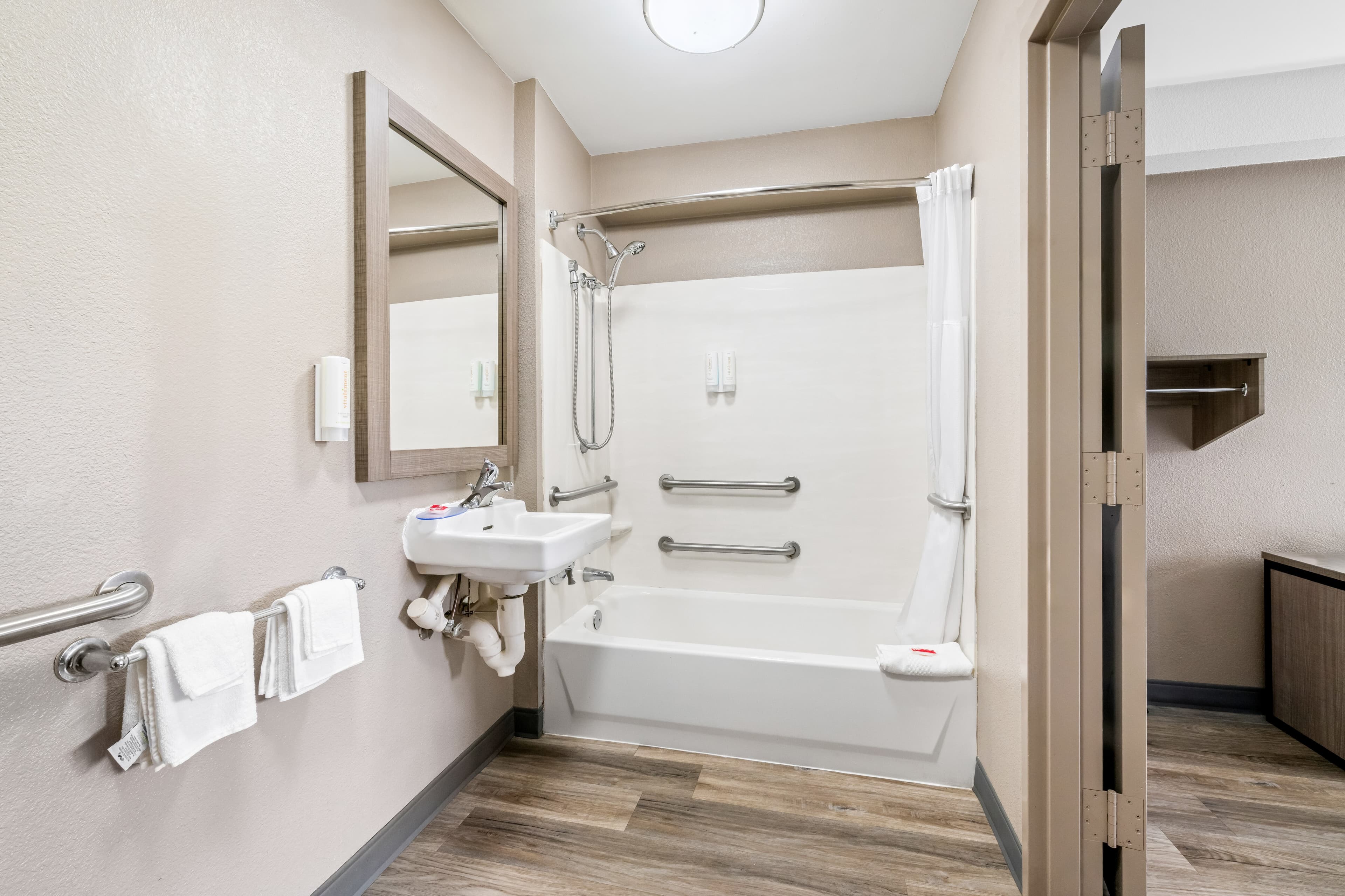 Econo Lodge Hickory — 13
