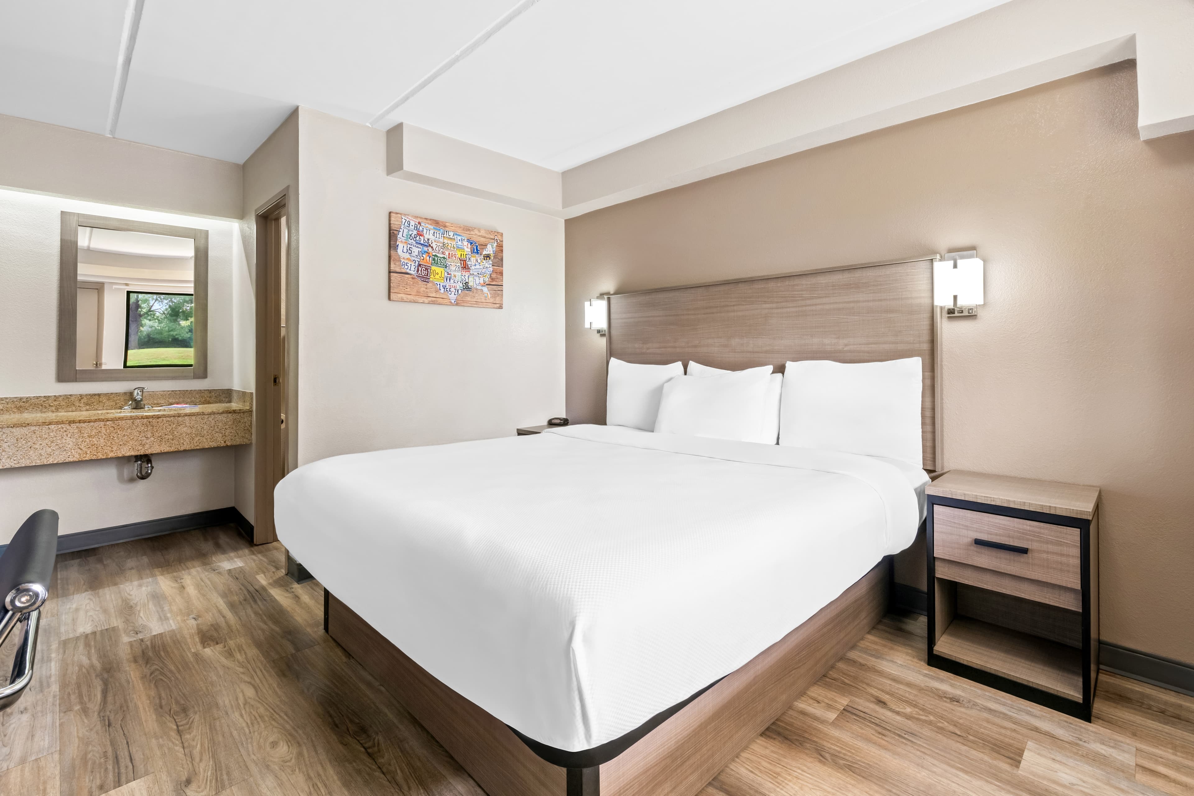Econo Lodge Hickory — 14