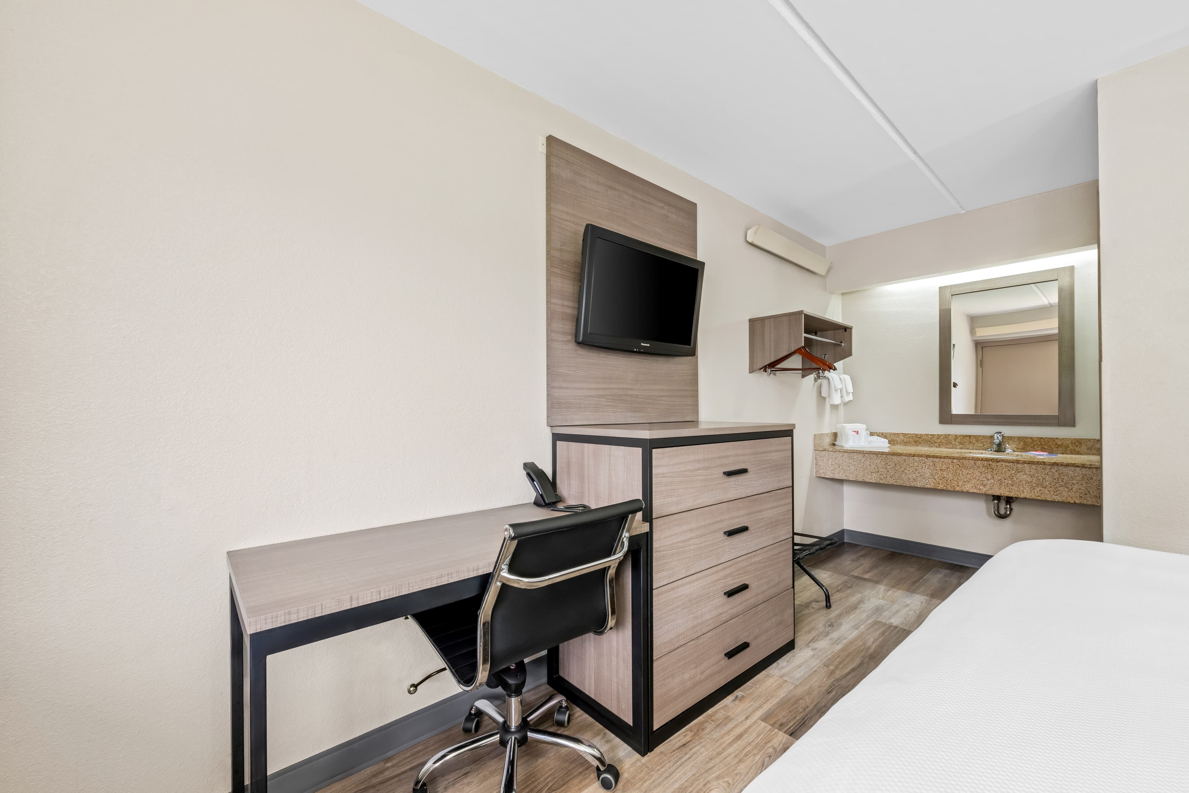 Econo Lodge Hickory — 15